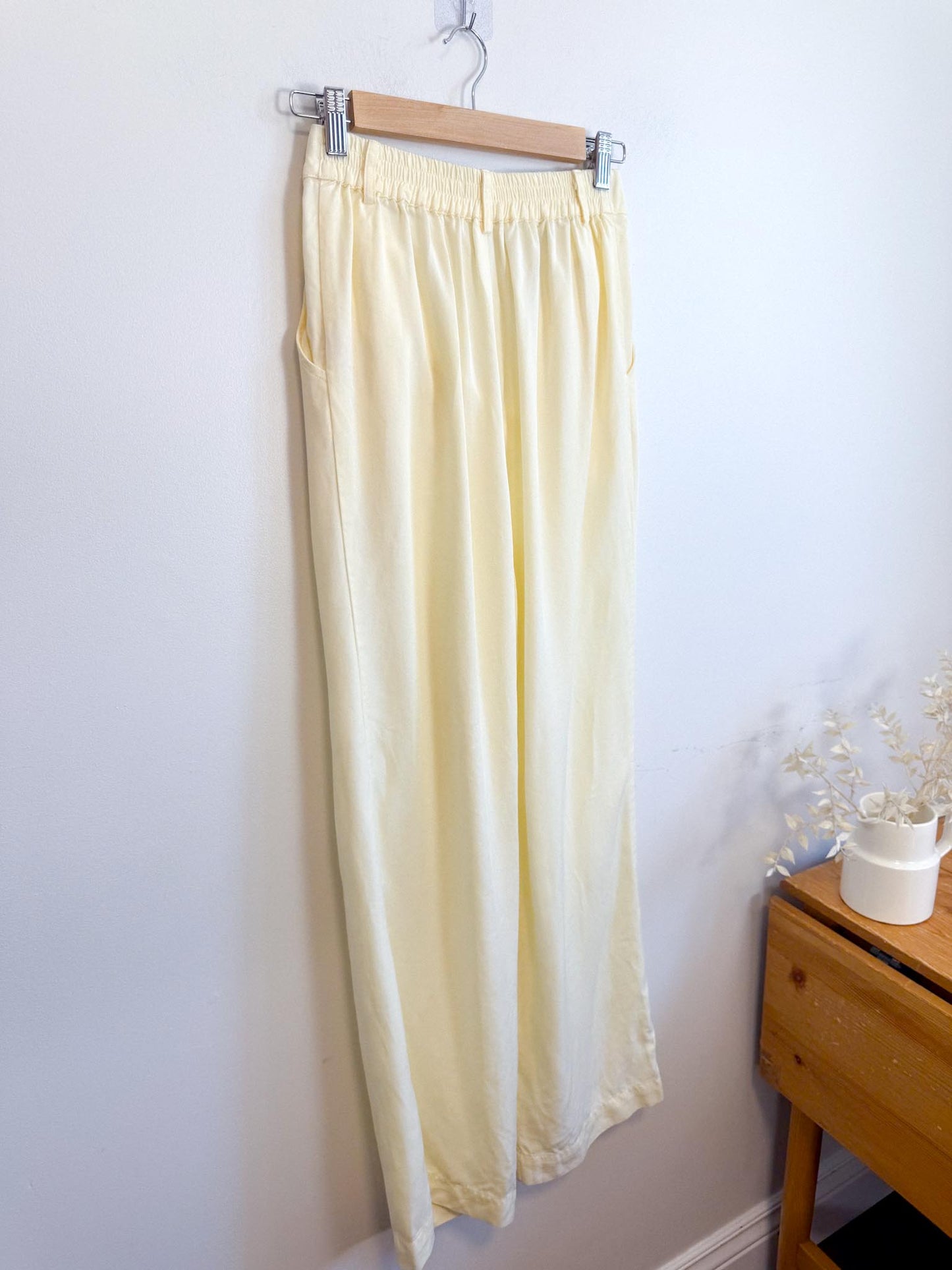 DONNI Slow Fashion "Donni Twill Pleated Pant - Crème" (Size XS/S)