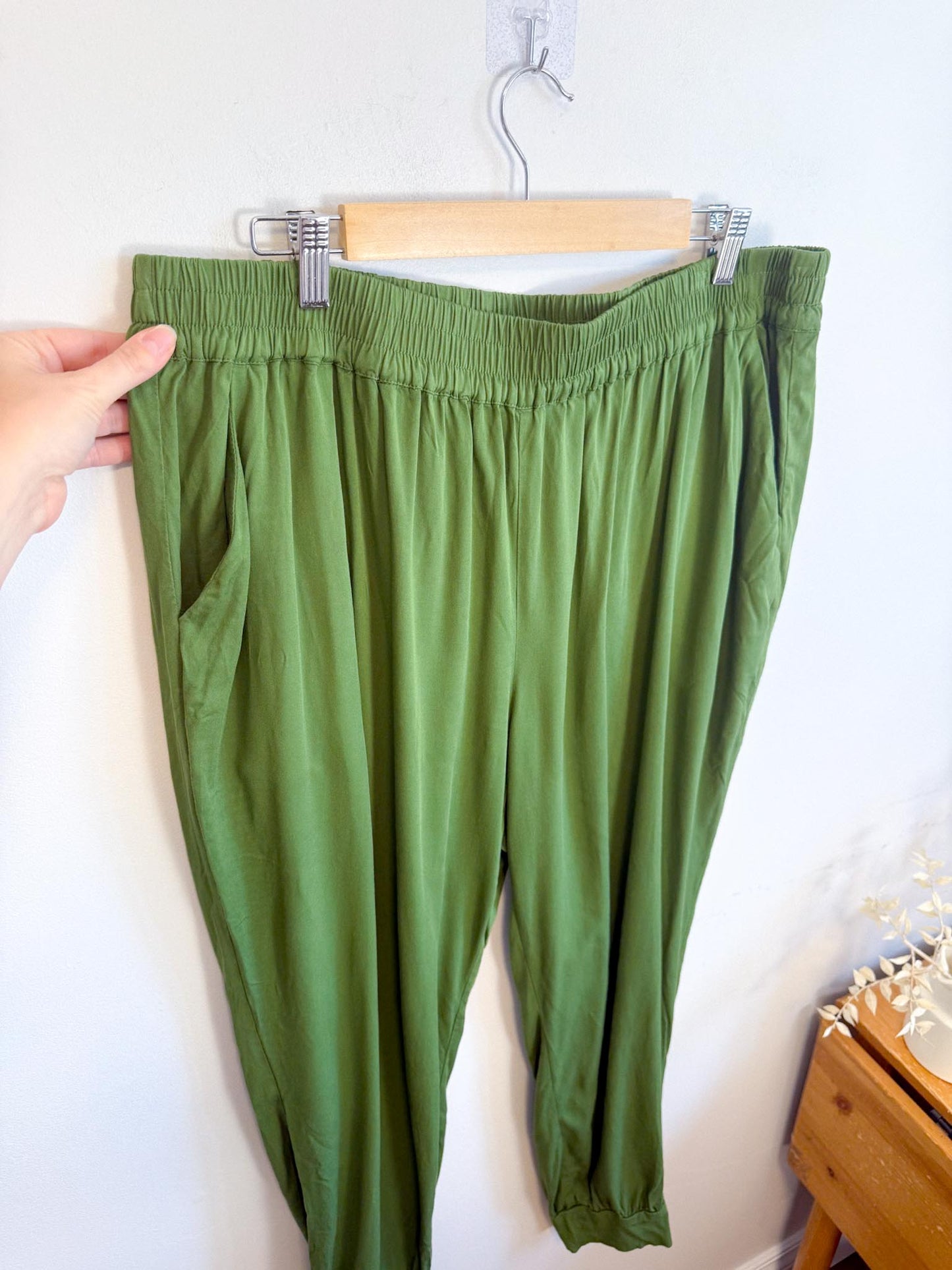 11 HONORE Pull On Trousers in Green (Size 2XL)