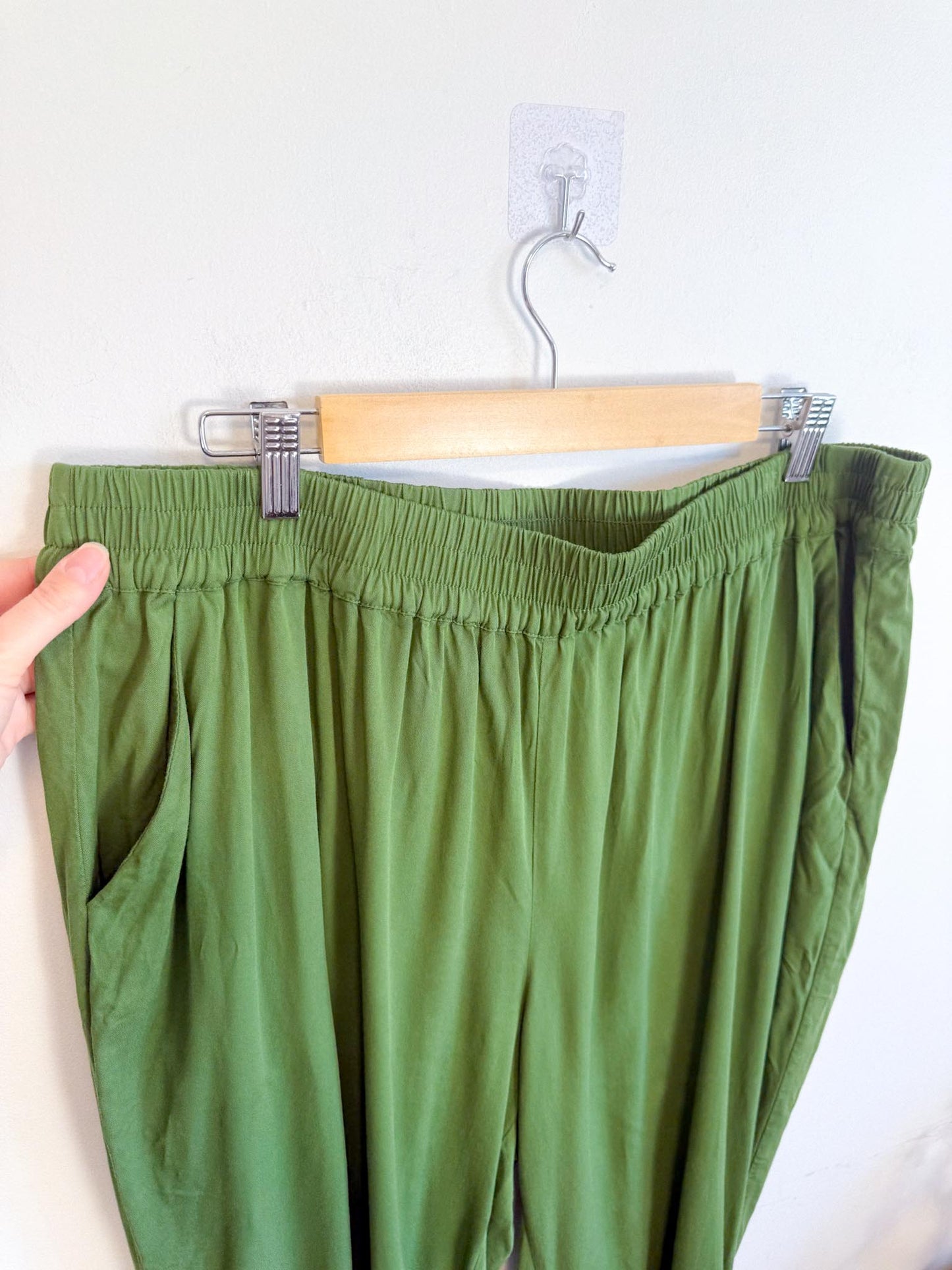 11 HONORE Pull On Trousers in Green (Size 2XL)