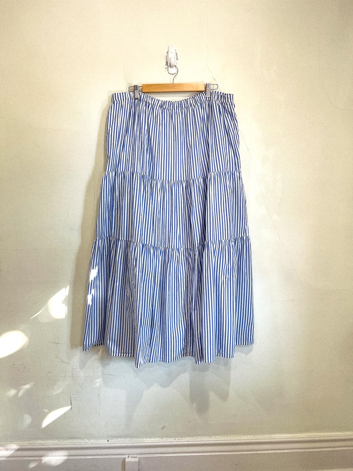 Banana Republic Striped Midi Skirt in Blue/White (Size XL)