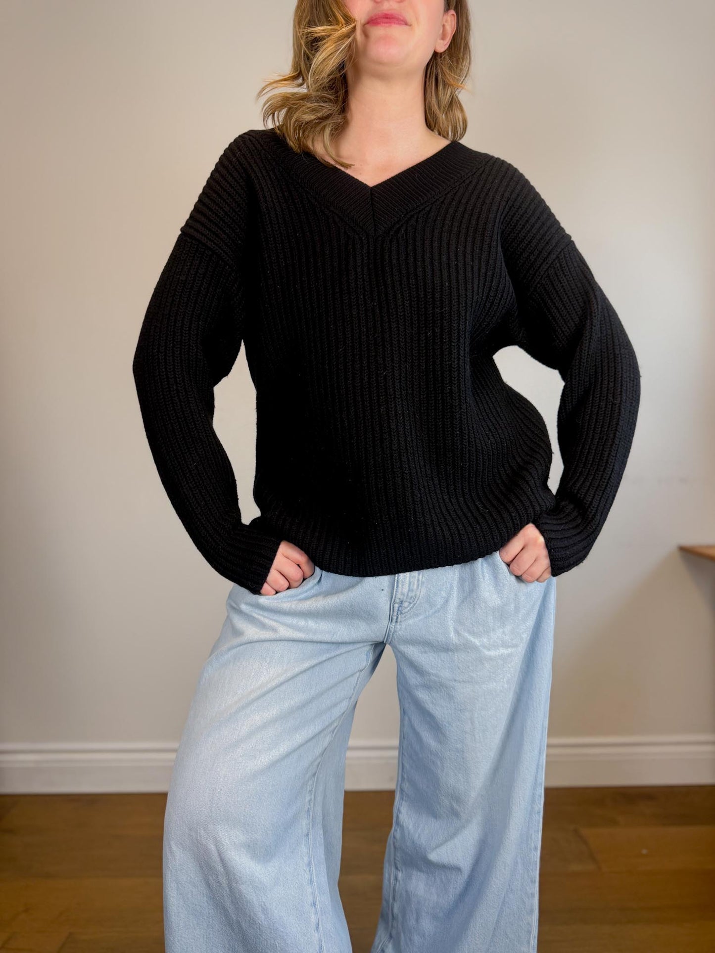 Wilfred "Belize Oversized V-neck Merino Wool Sweater in Black" (Size M/L)