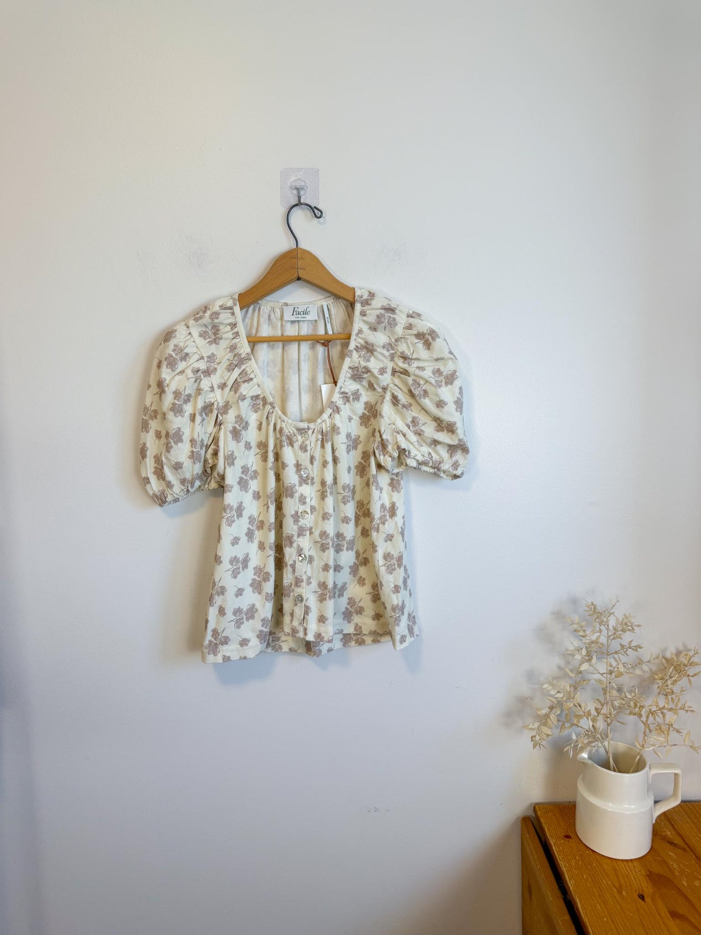 Facile the Label "Sienna Linen Blouse in Almond Flower" NWT (Size S)