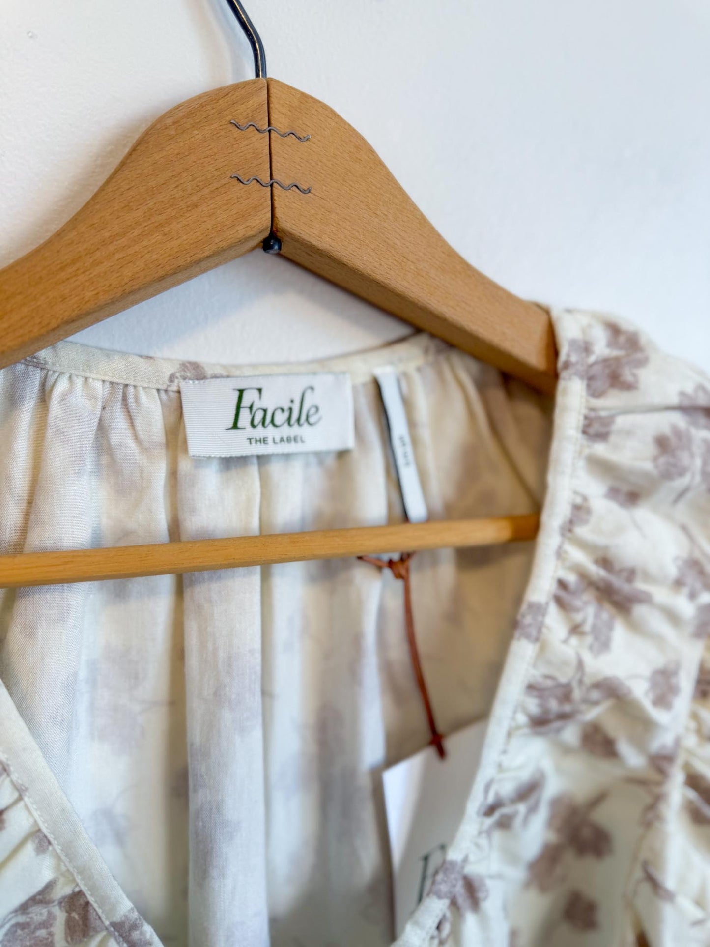 Facile the Label "Sienna Linen Blouse in Almond Flower" NWT (Size S)
