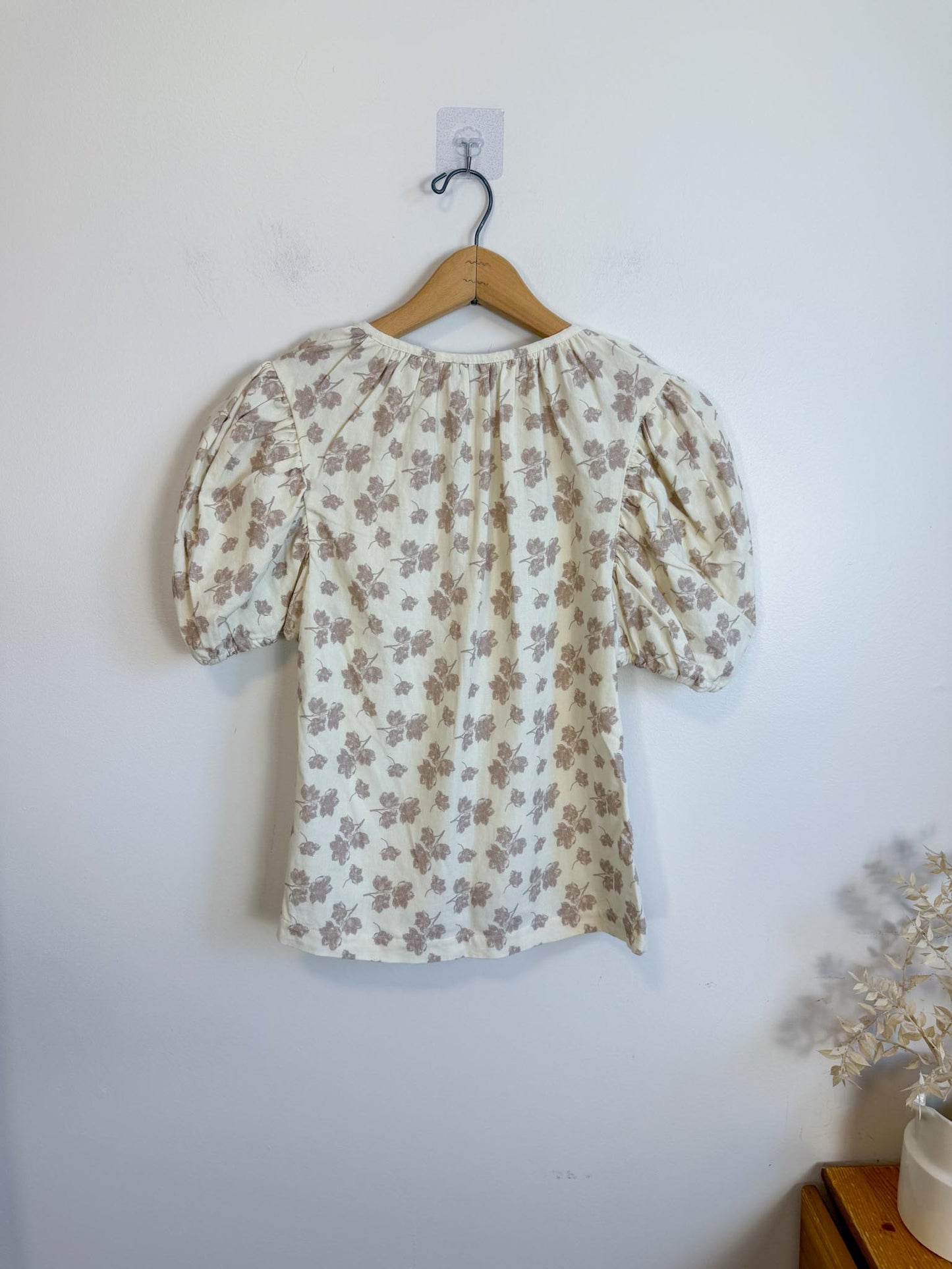 Facile the Label "Sienna Linen Blouse in Almond Flower" NWT (Size S)
