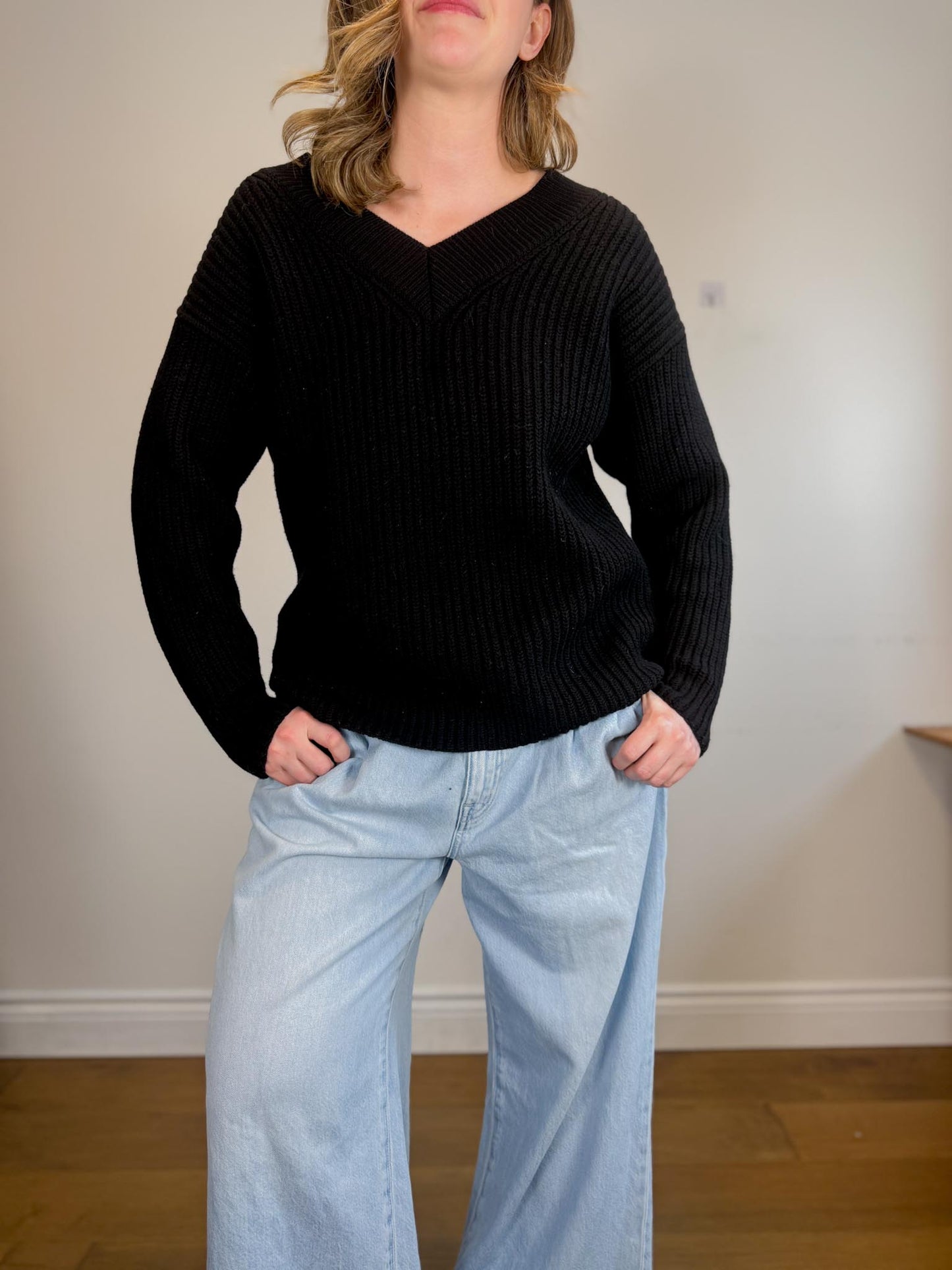 Wilfred "Belize Oversized V-neck Merino Wool Sweater in Black" (Size M/L)