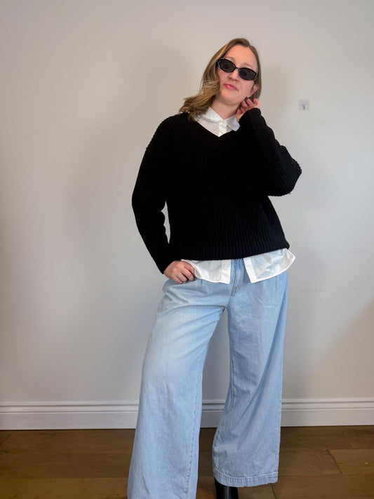 Wilfred "Belize Oversized V-neck Merino Wool Sweater in Black" (Size M/L)