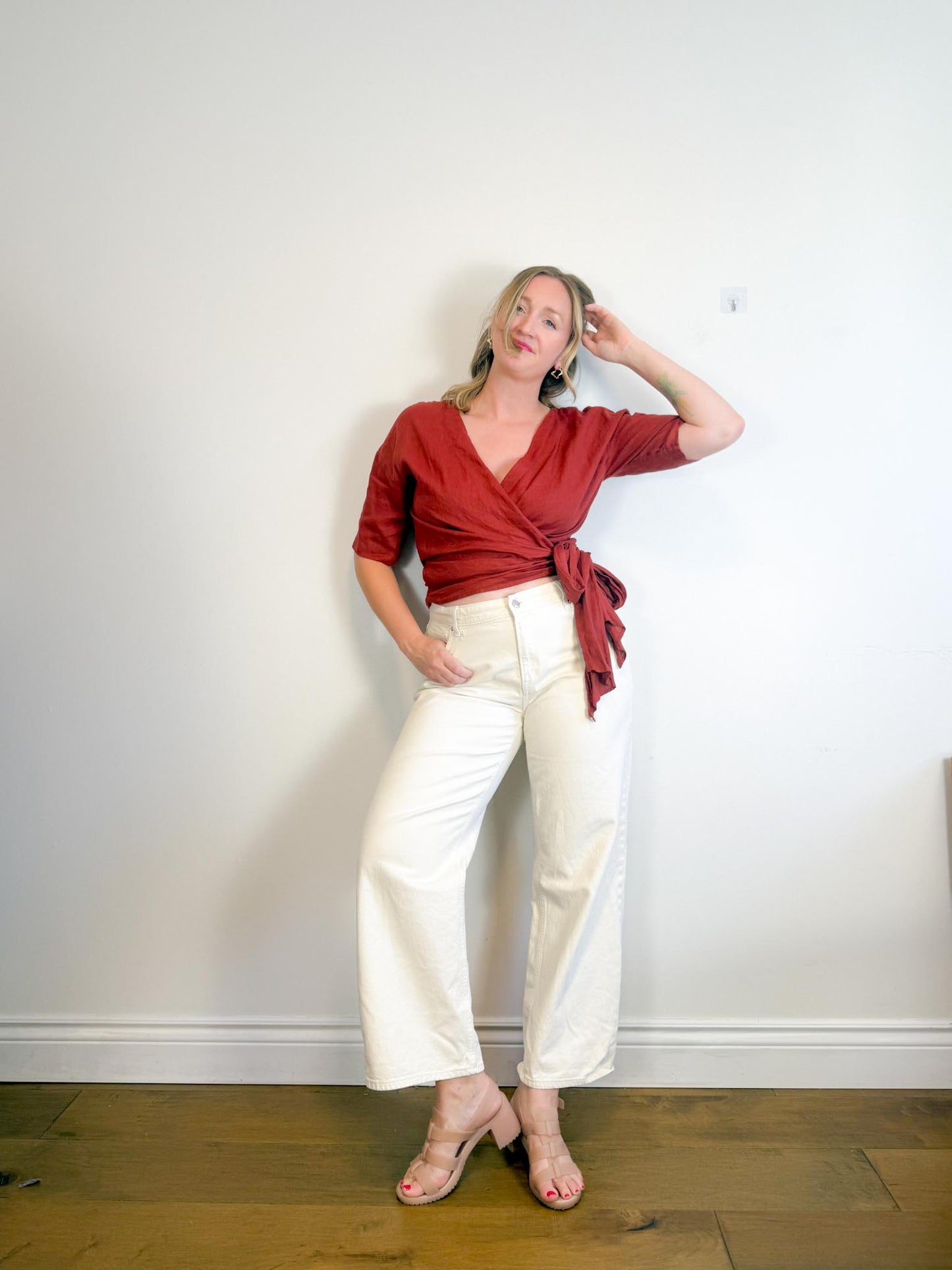 Gap "Low Stride Jeans in White" (Size 32)