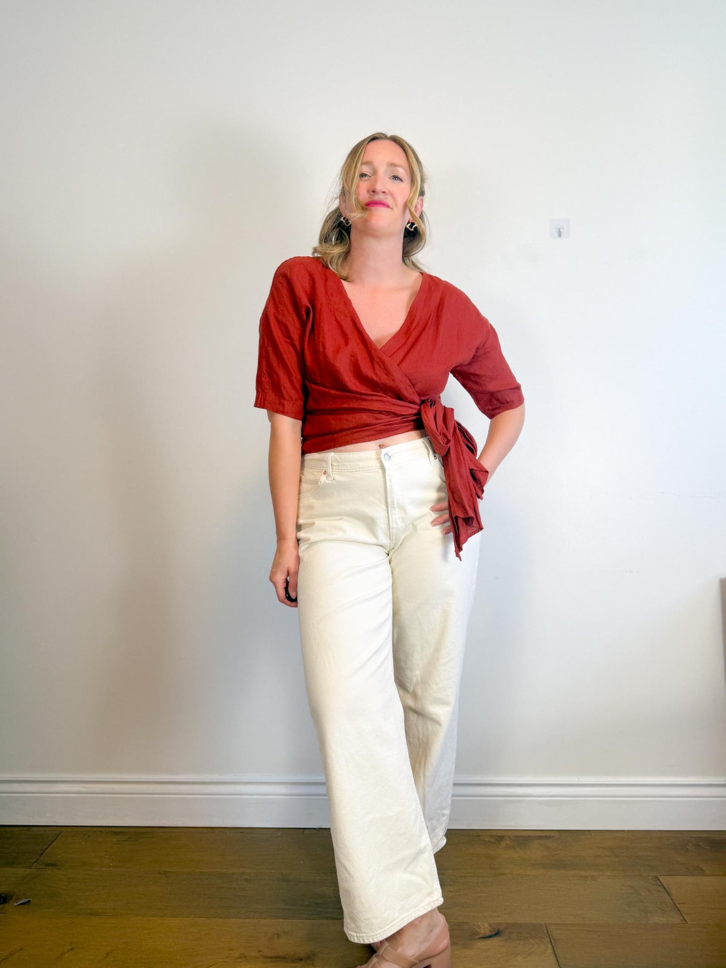 Gap "Low Stride Jeans in White" (Size 32)