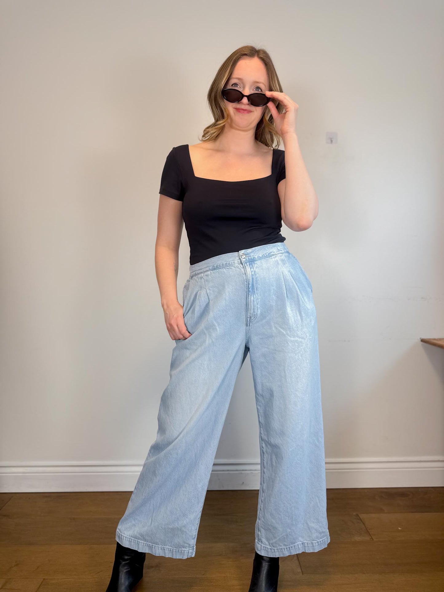 Madewell "The Harlow Wide-Leg Jean in Light Wash" (Size 32)