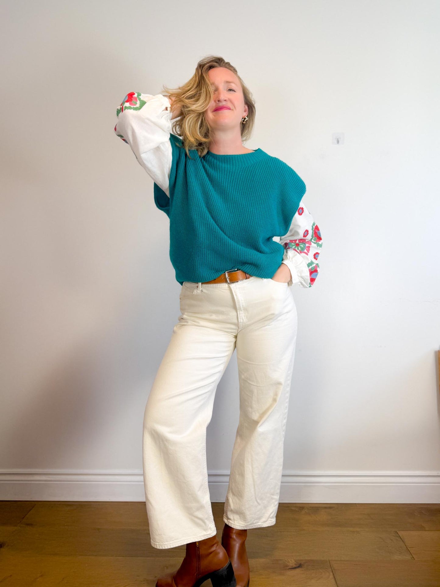 Gap "Low Stride Jeans in White" (Size 32)
