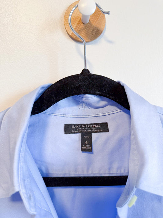 Banana Republic Fitted Blouse in Blue (Size S)