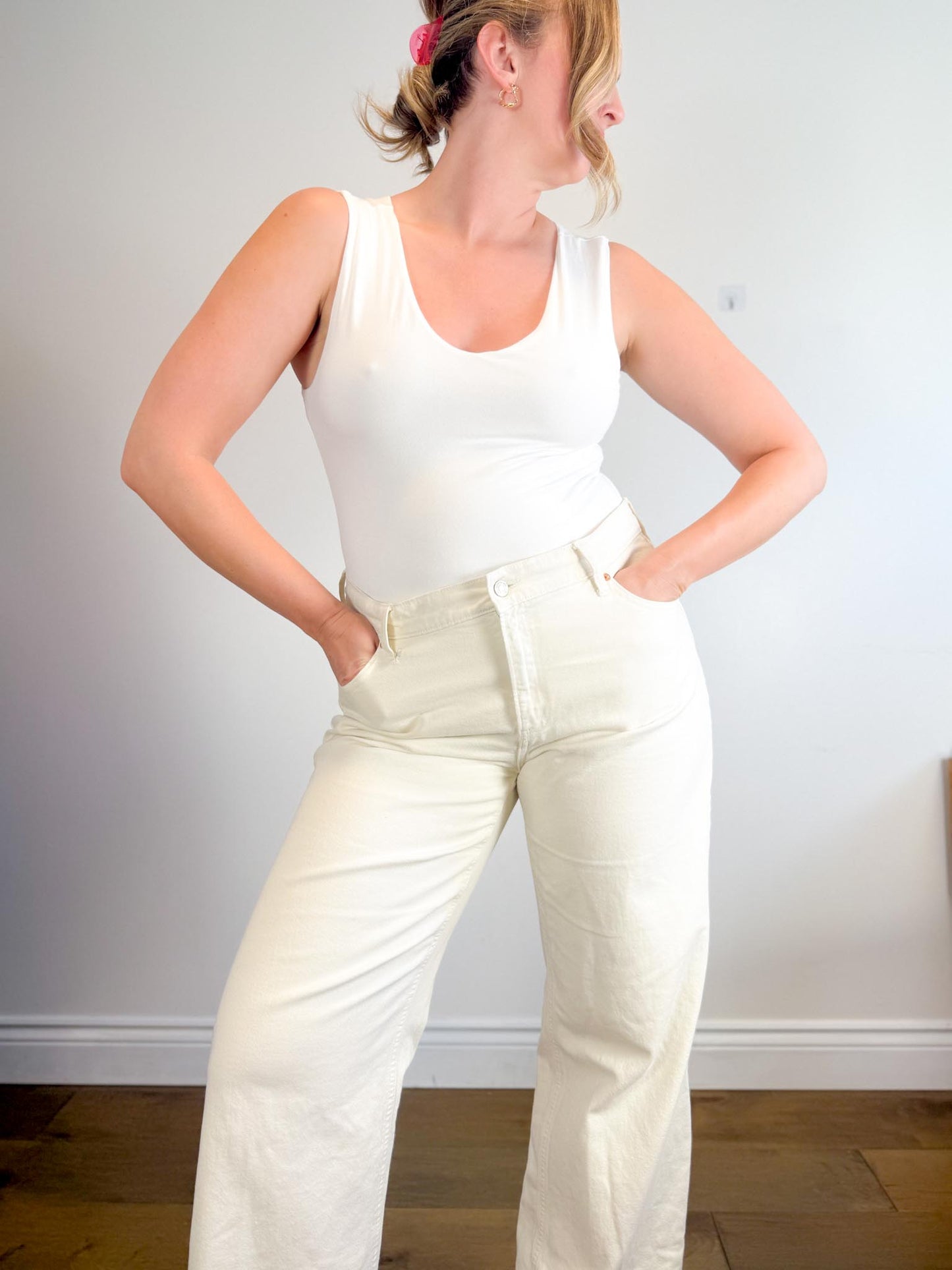 Gap "Low Stride Jeans in White" (Size 32)