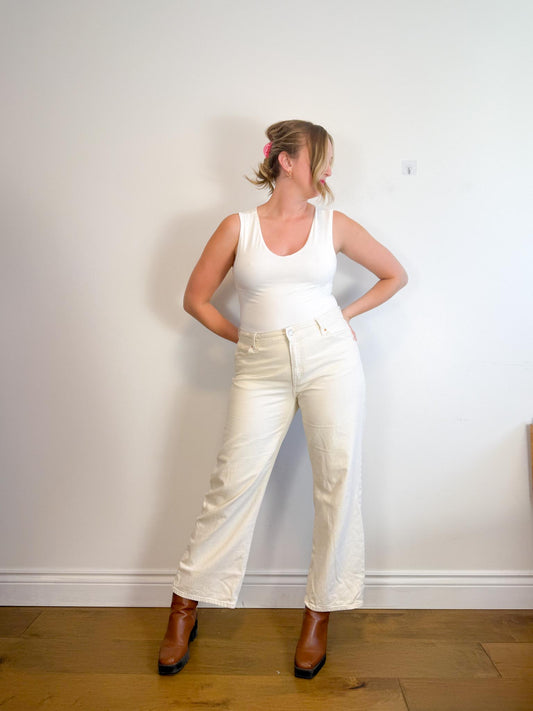 Gap "Low Stride Jeans in White" (Size 32)