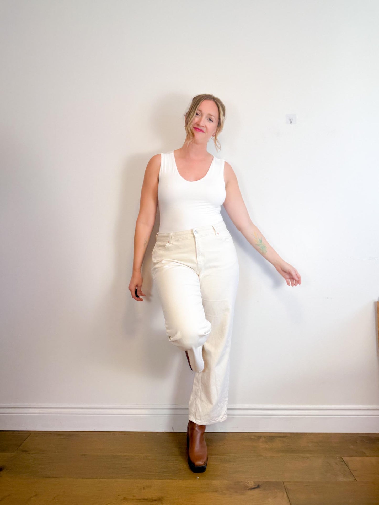 Gap "Low Stride Jeans in White" (Size 32)