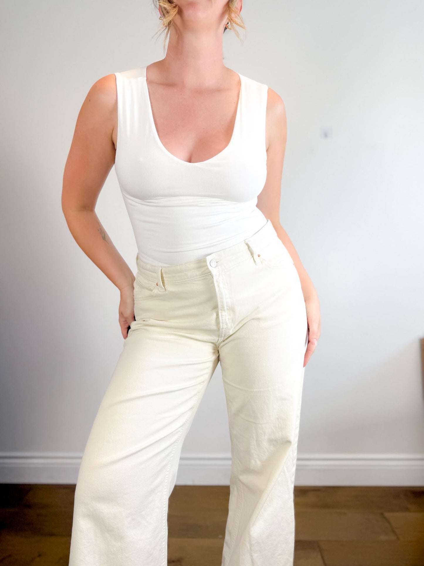 Gap "Low Stride Jeans in White" (Size 32)