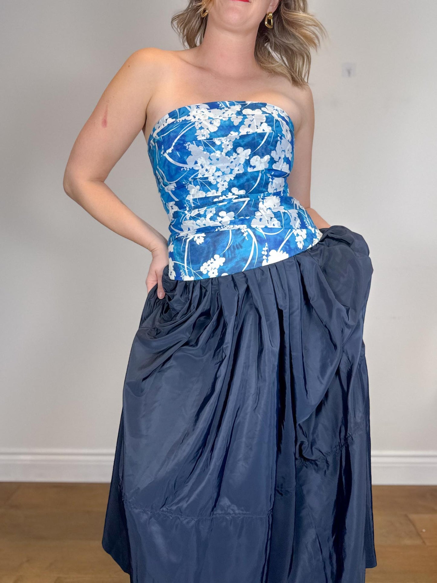 White House Black Market Silk Bustier Corset Top in White/Blue Floral (Size L)