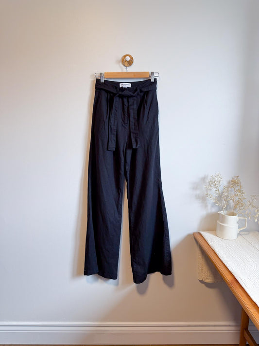 Charlie Holiday Wide Leg Linen Blend Pants with Belt in Black (Size S)