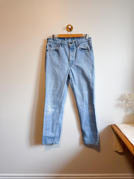 Levi’s 512 Slim Fit Tapered Leg Jeans in Light Wash (Size 30)