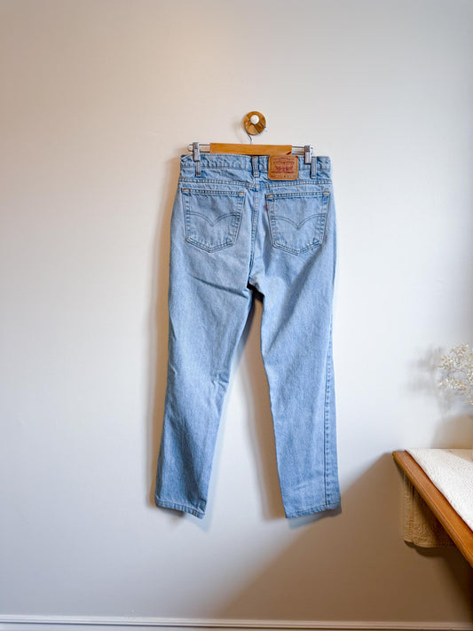 Levi’s 512 Slim Fit Tapered Leg Jeans in Light Wash (Size 30)