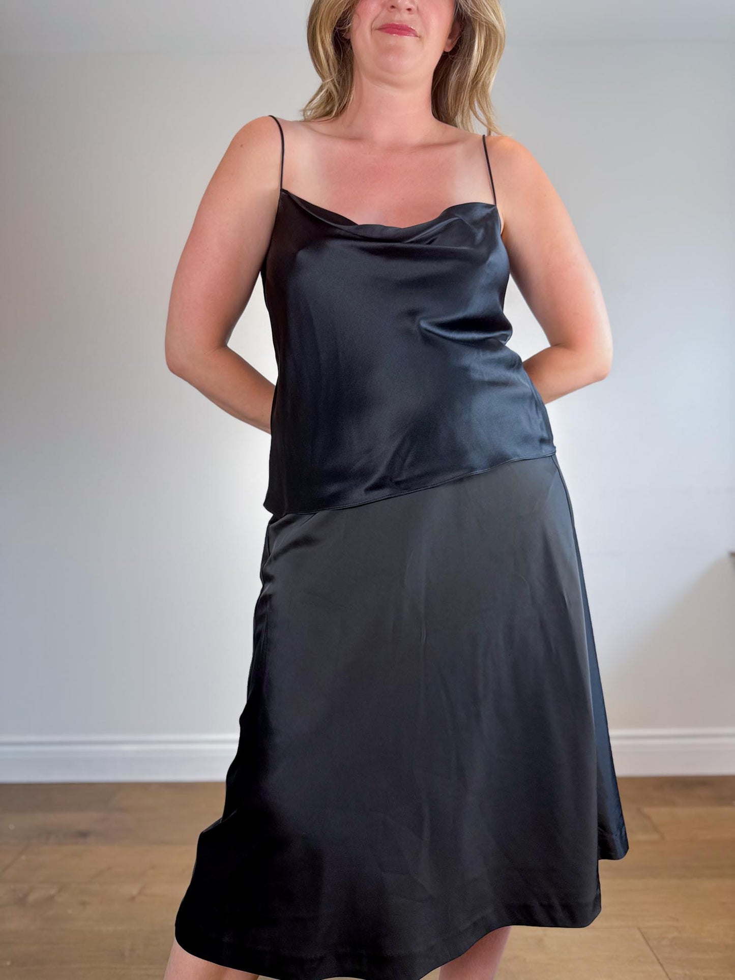 Banana Republic Silk Camisole in Black (Size M)