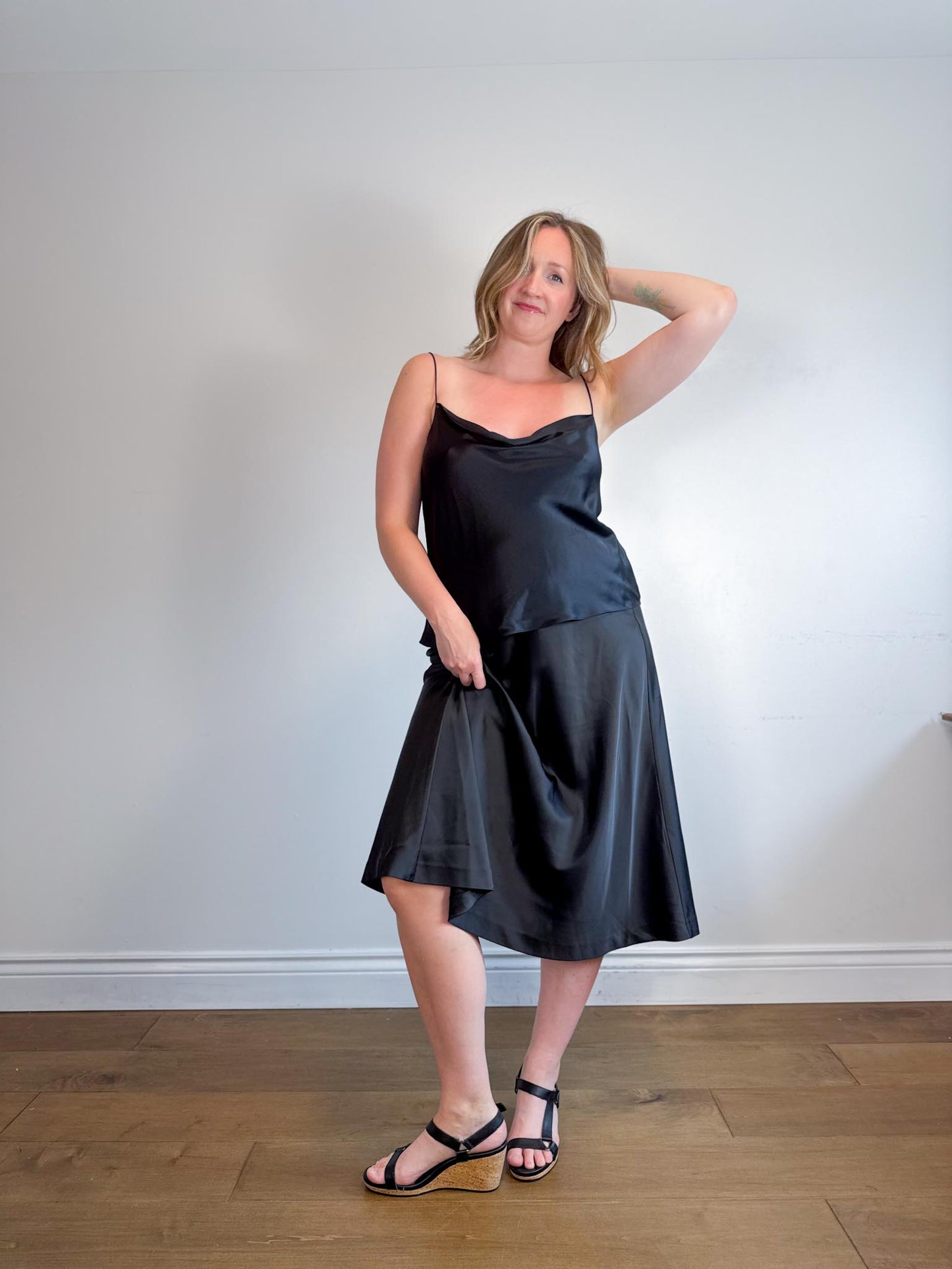 Banana Republic Silk Camisole in Black (Size M)
