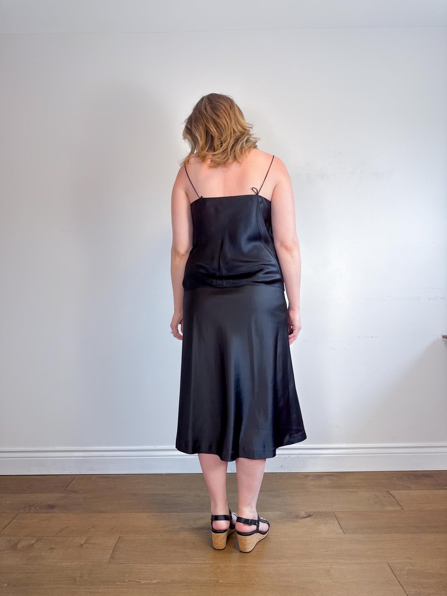 Banana Republic Silk Camisole in Black (Size M)