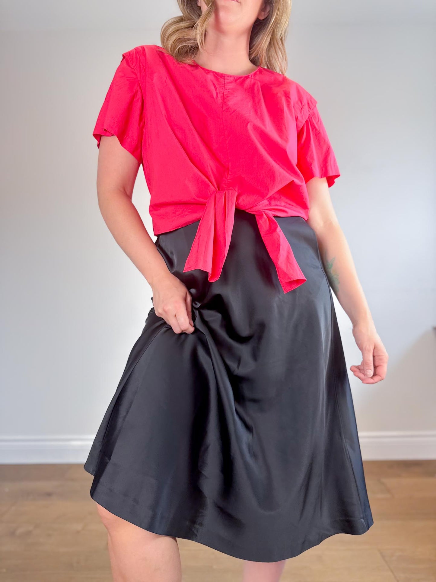 InWear Satin "ZilkyIW Midi Skirt" in Black (Size 10)