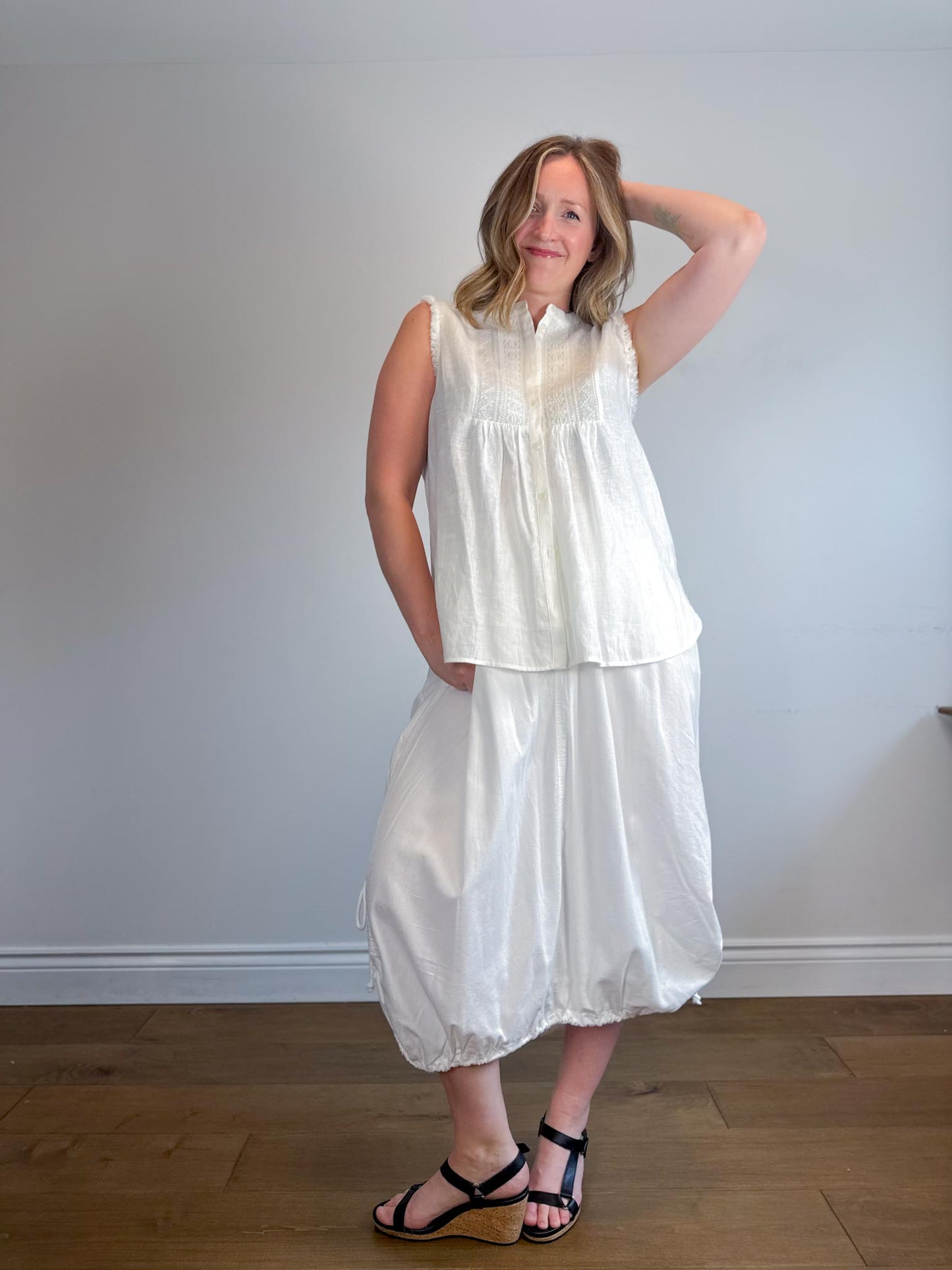 Weekend MaxMara Sleeveless Embroidered Linen Top in White (Size L)