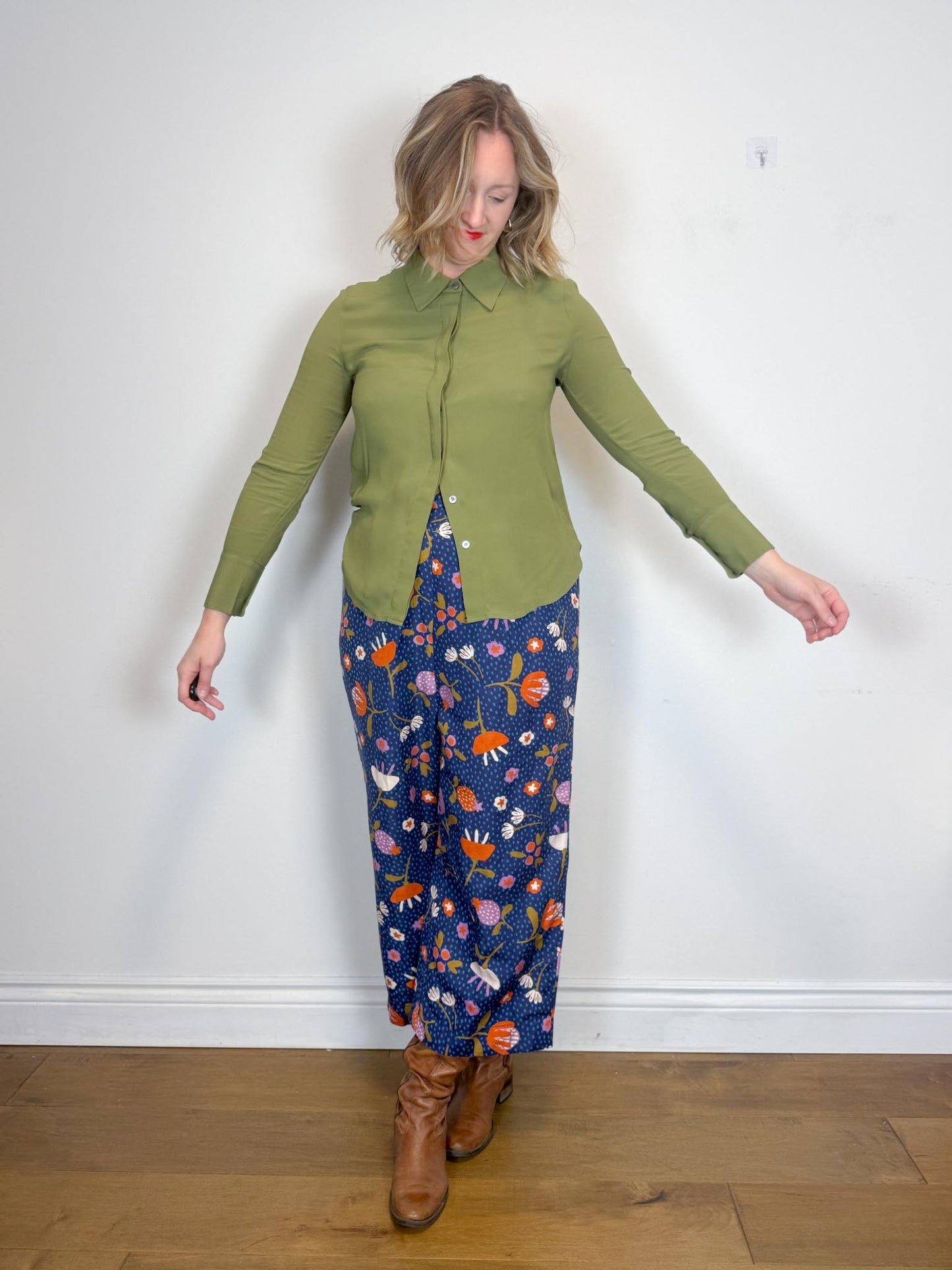 Numi Canadian "The Simone Button-Up Silk Blouse in Green" (Size M)