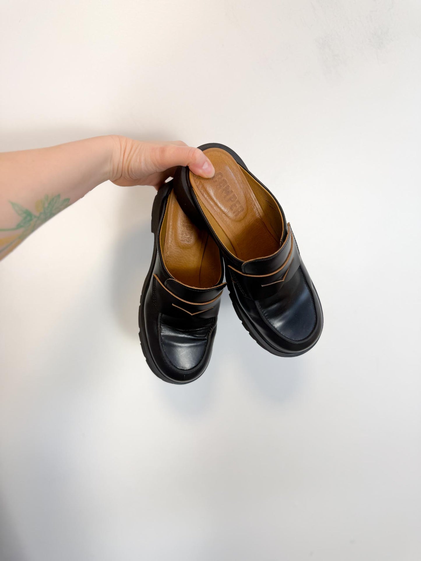 CAMPER "Milah Black Leather Clog (Size 40 / 9 )