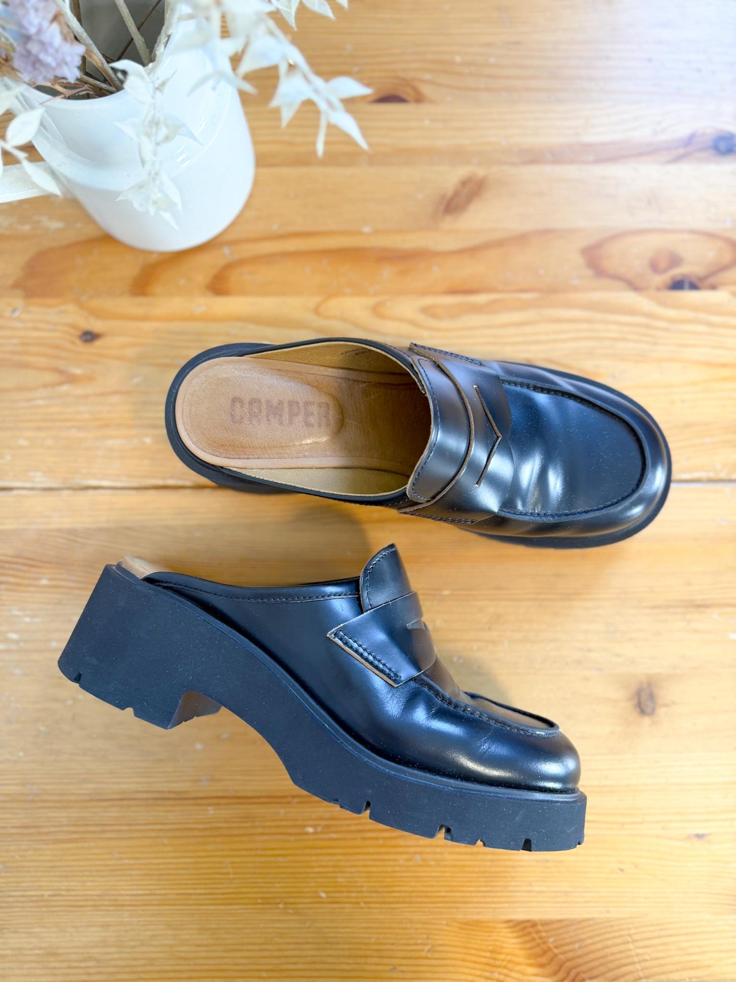 CAMPER "Milah Black Leather Clog (Size 40 / 9 )