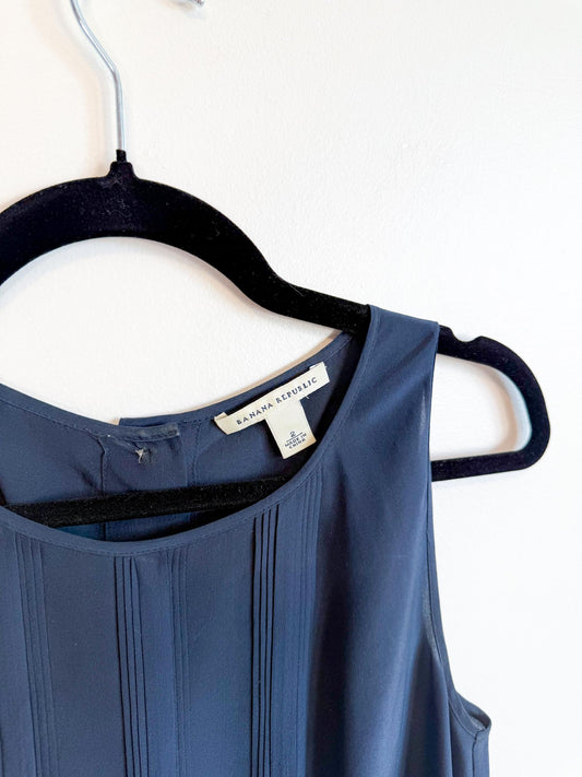 Banana Republic Silk Sleeveless Top in Navy (Size XS/S)