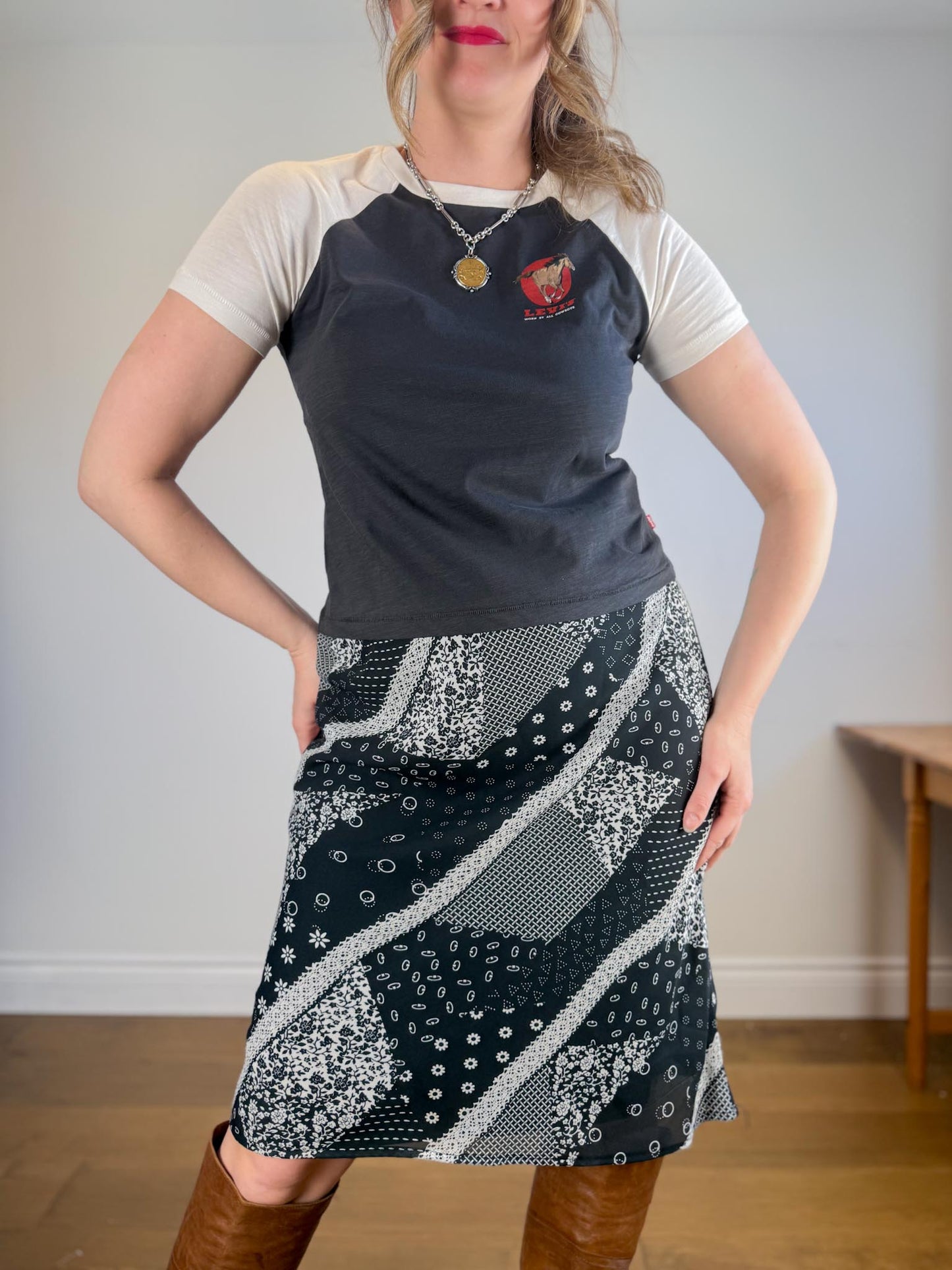 Levi’s Cropped Horse T-Shirt NWT (Size XS/S)