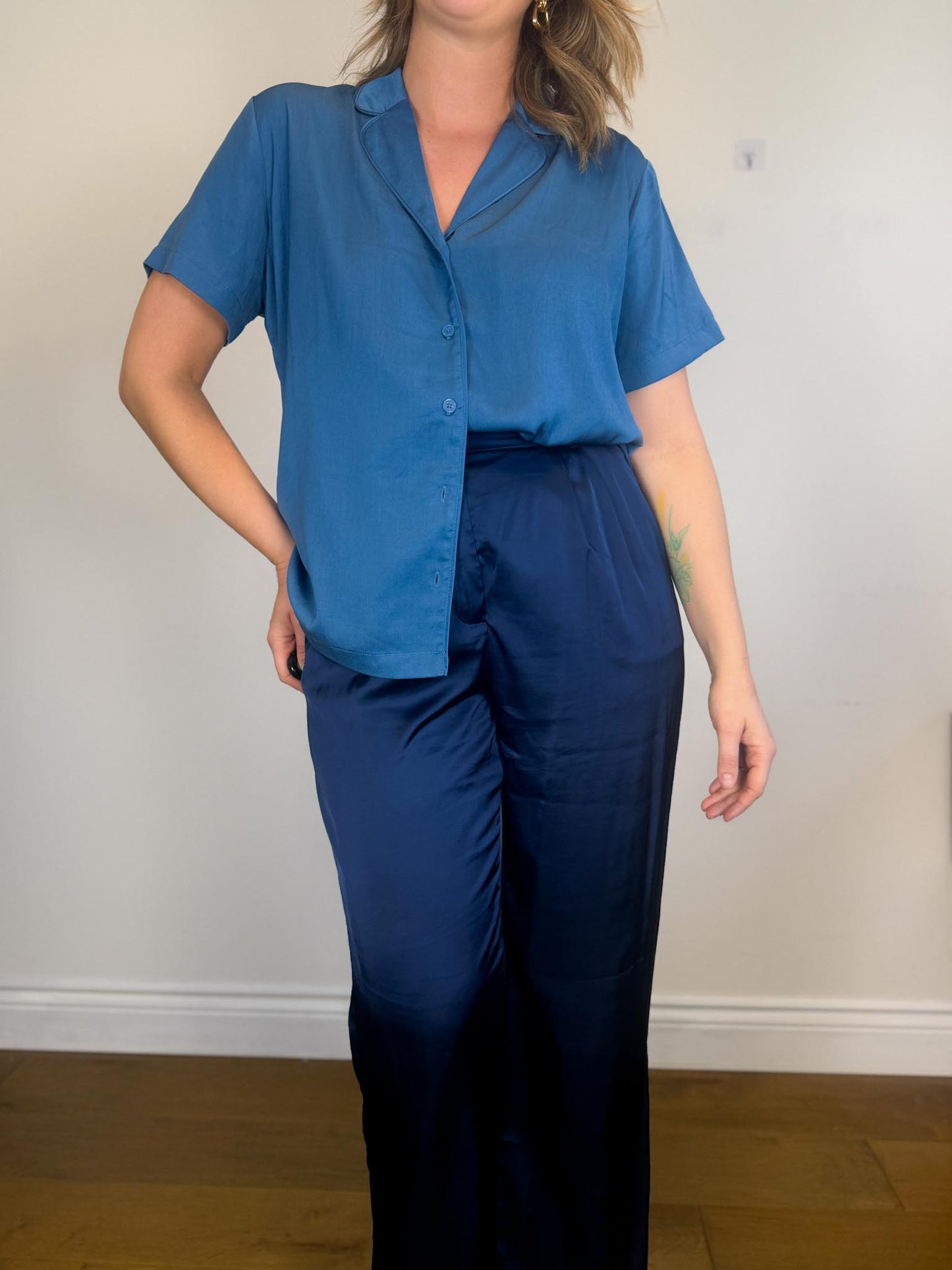 Banana Republic Satin Short Sleeve Top in Blue (Size XL)