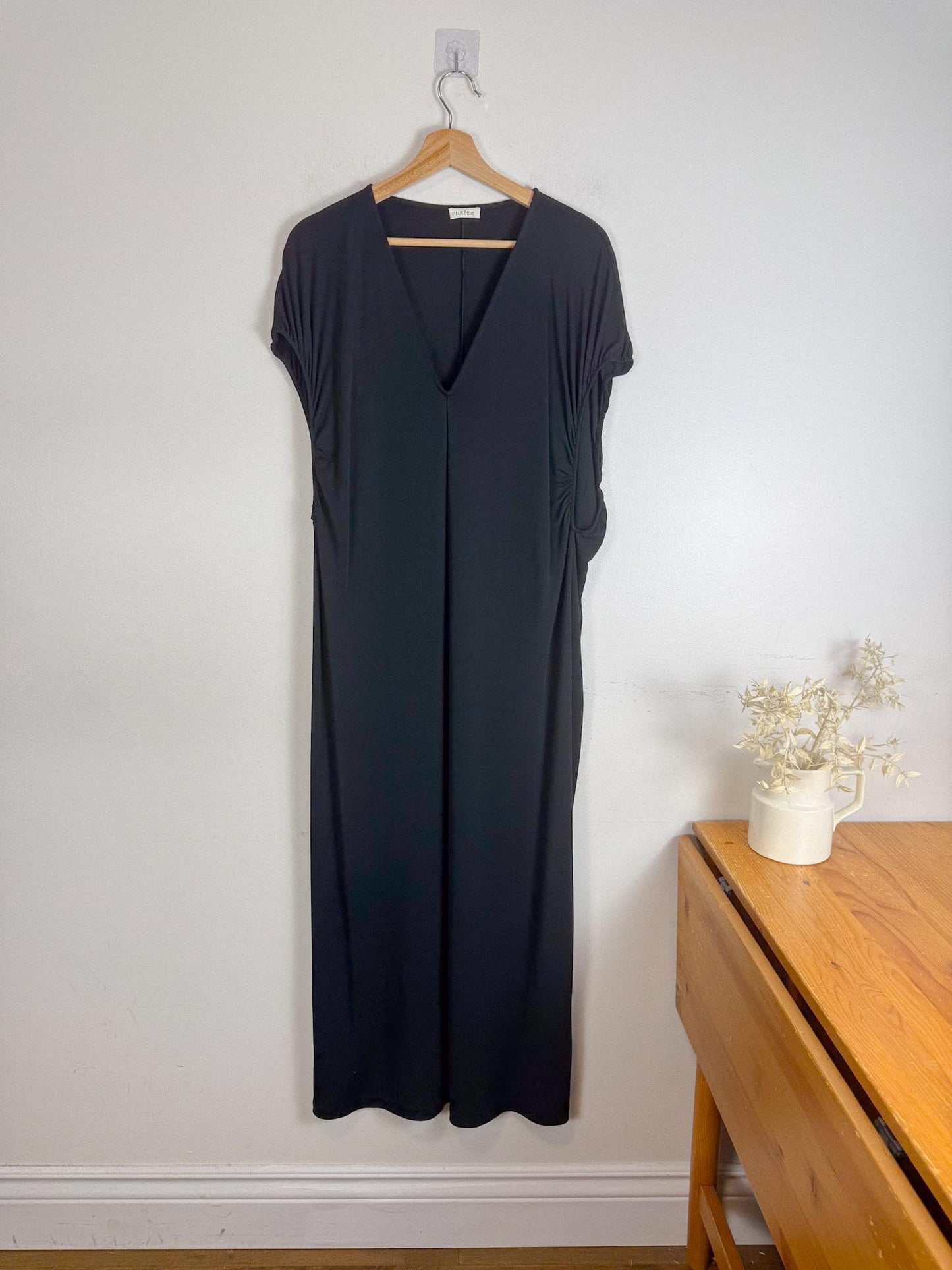 Toteme Designer "V-Neck Soller Dress in Black" (Size M/L)