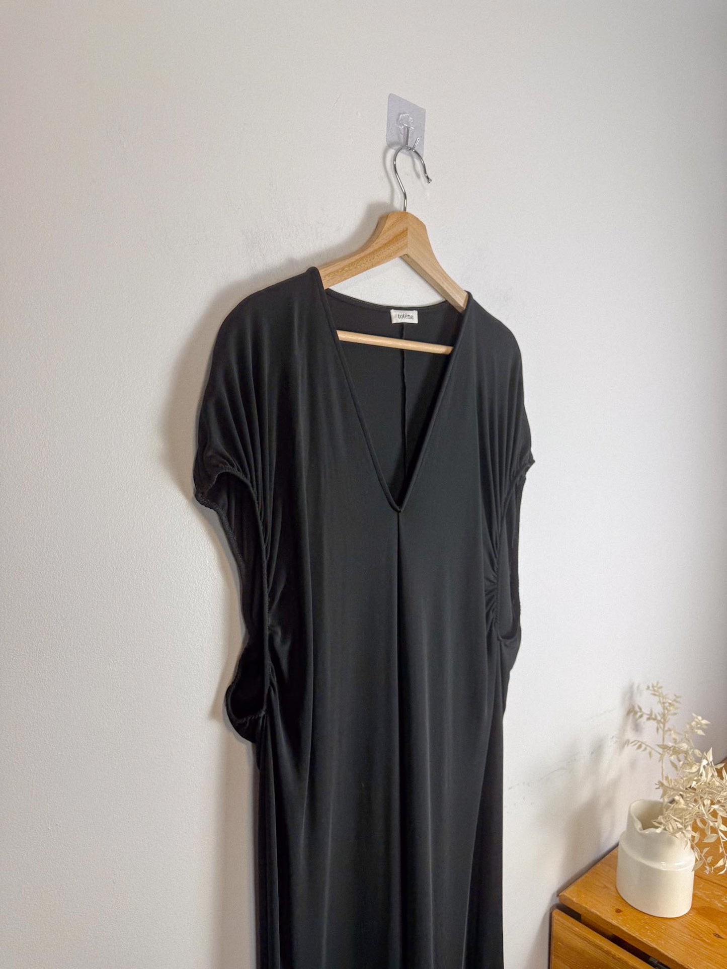 Toteme Designer "V-Neck Soller Dress in Black" (Size M/L)