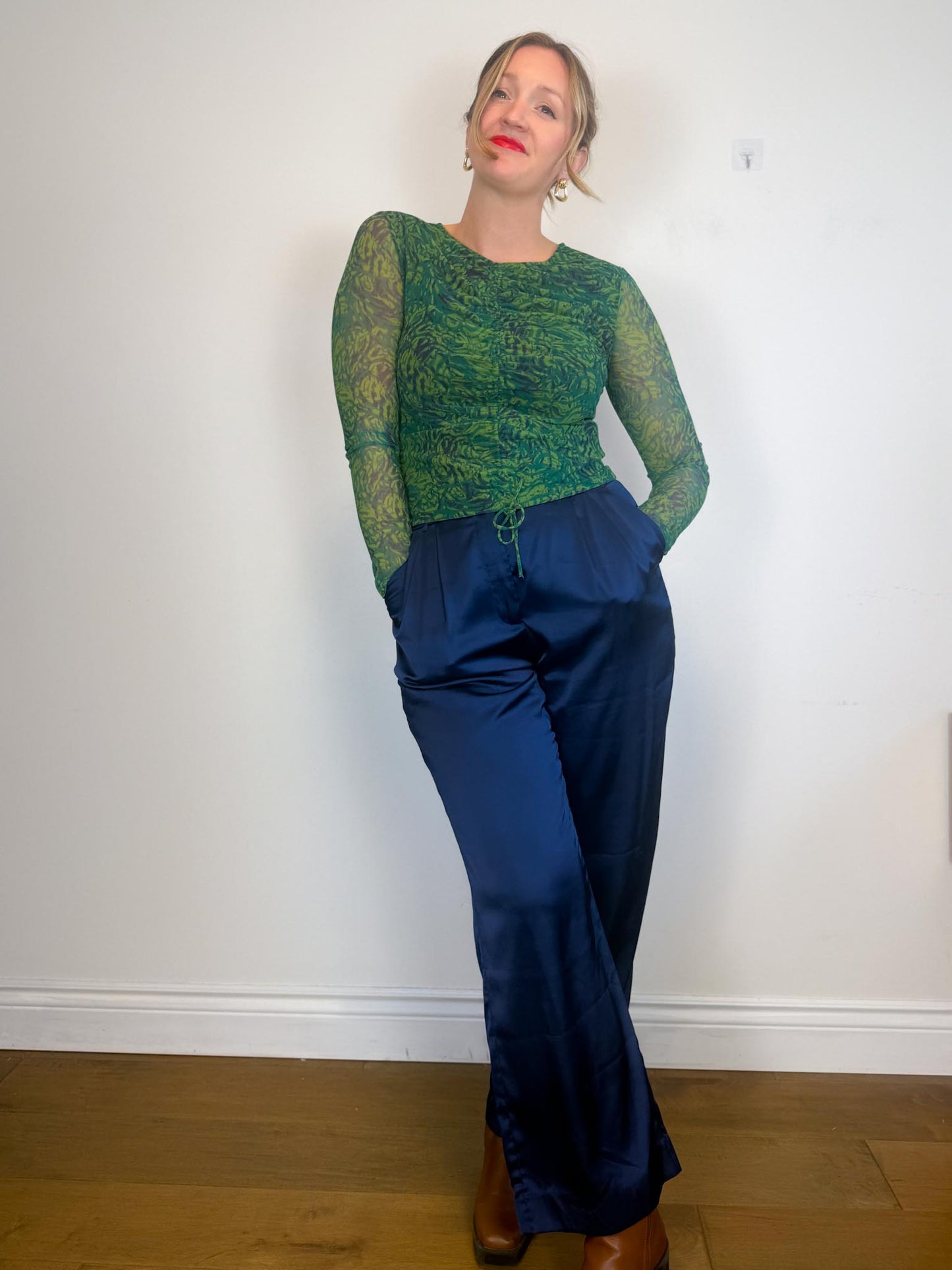 Abercrombie Satin Wide Leg Trousers in Navy (Size 31)
