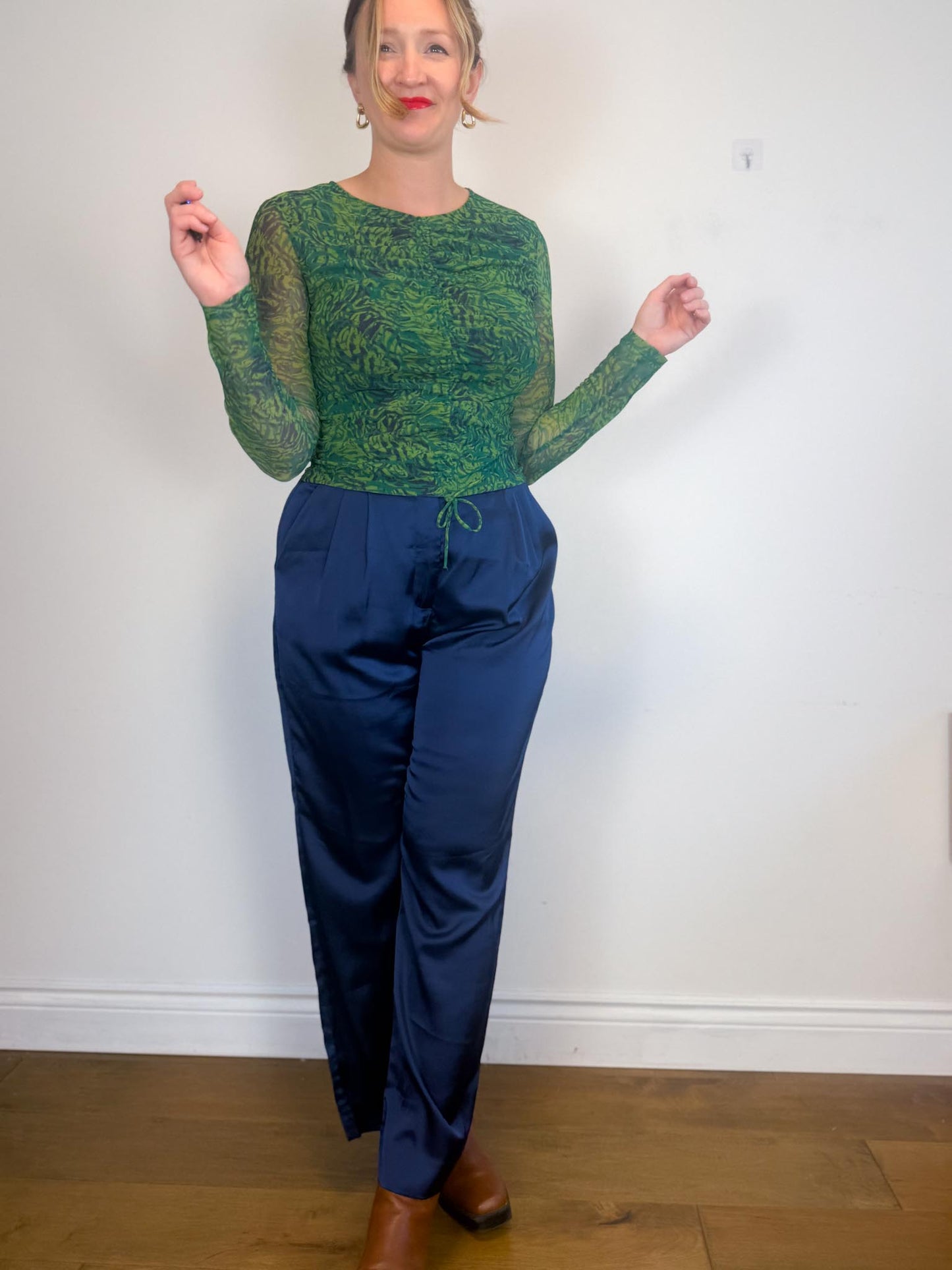 Abercrombie Satin Wide Leg Trousers in Navy (Size 31)