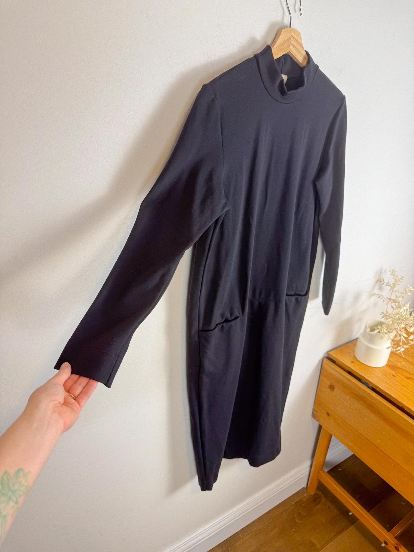 HOIBO Canadian Slow Fashion Long Sleeve Dress in Black (Size M/L)