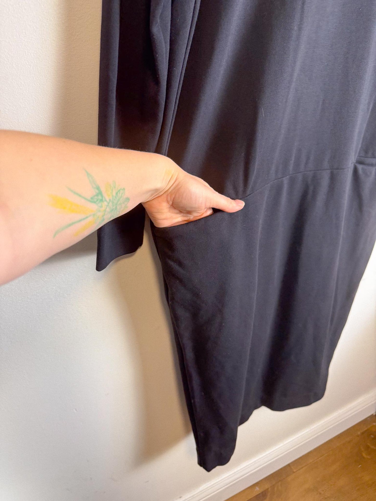 HOIBO Canadian Slow Fashion Long Sleeve Dress in Black (Size M/L)