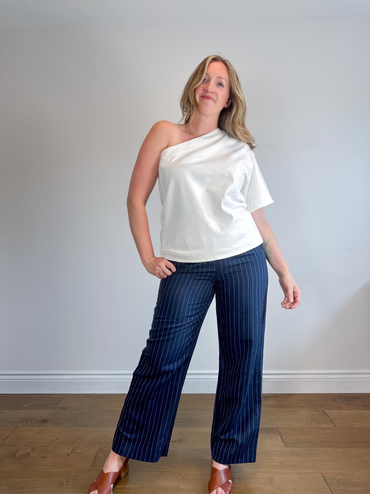 Banana Republic Cotton One Shoulder Top in White (Size L)