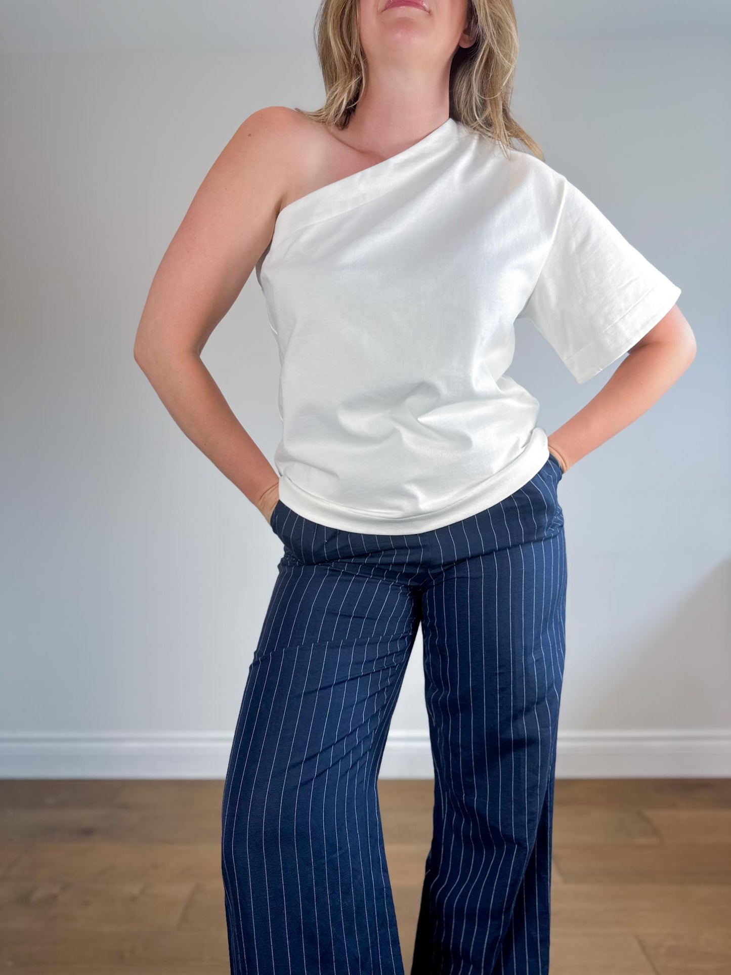 Banana Republic Cotton One Shoulder Top in White (Size L)