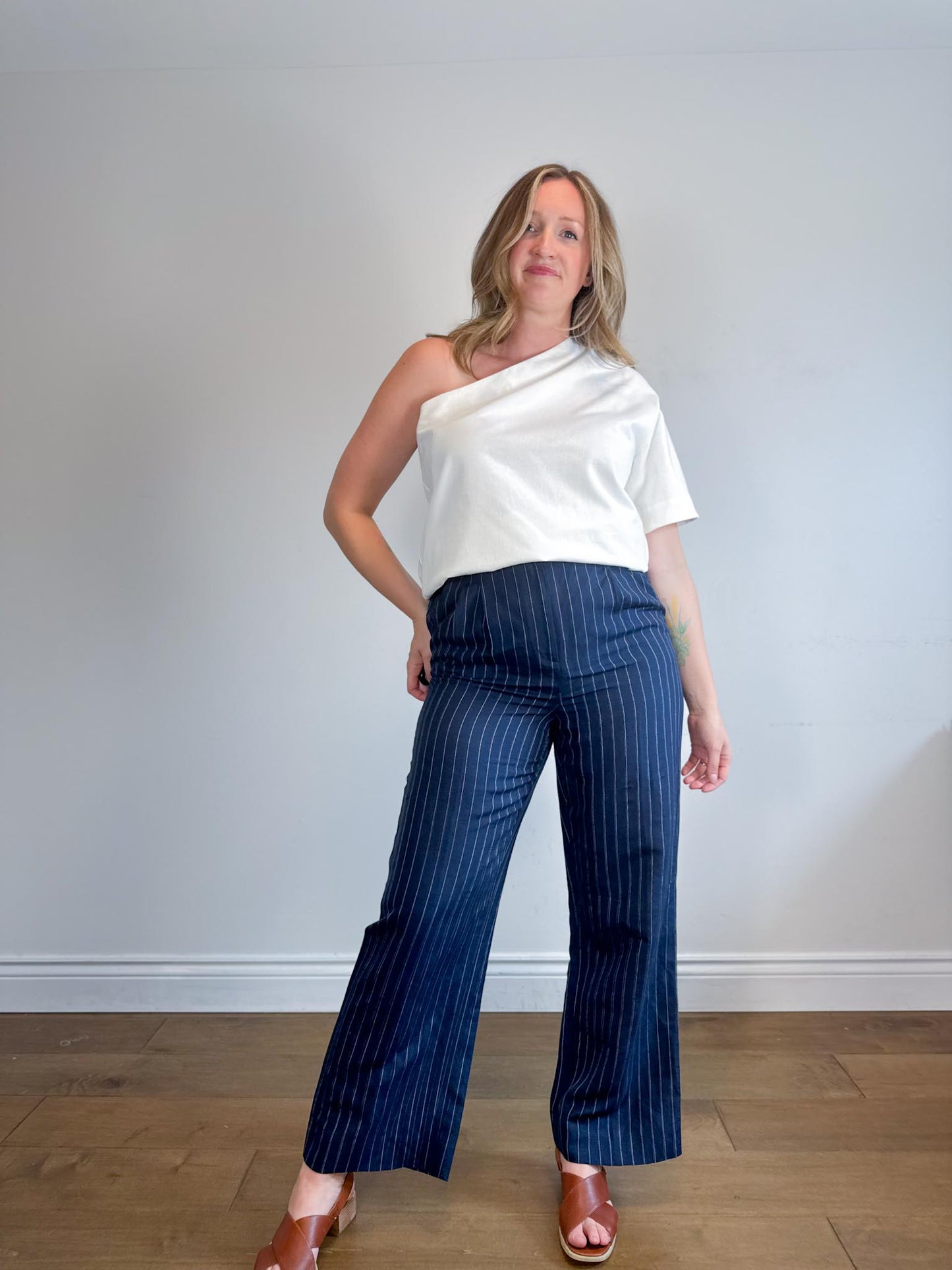 Club Monaco Pinstriped Linen Trousers in Navy/White (Size 10)
