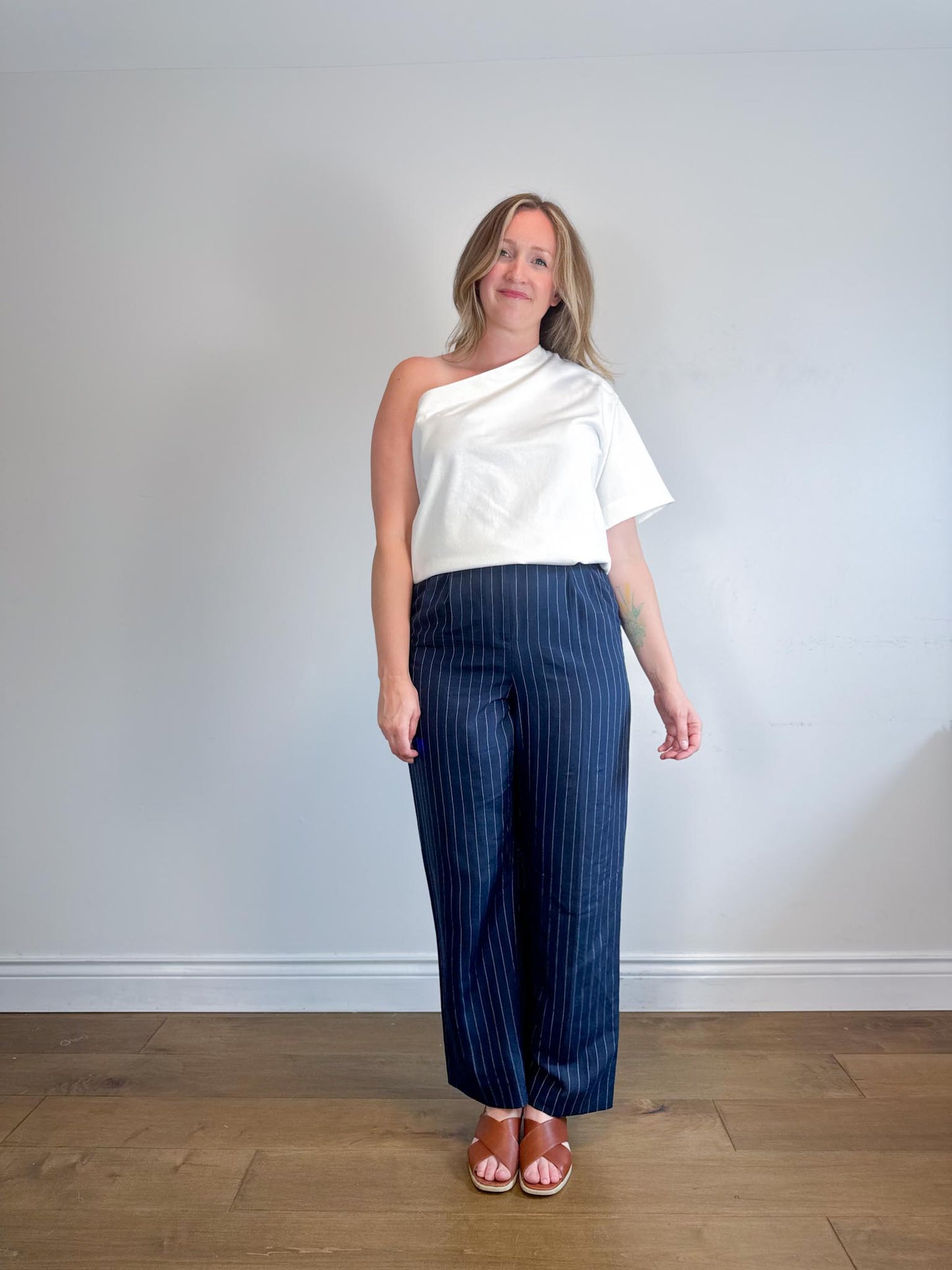 Banana Republic Cotton One Shoulder Top in White (Size L)