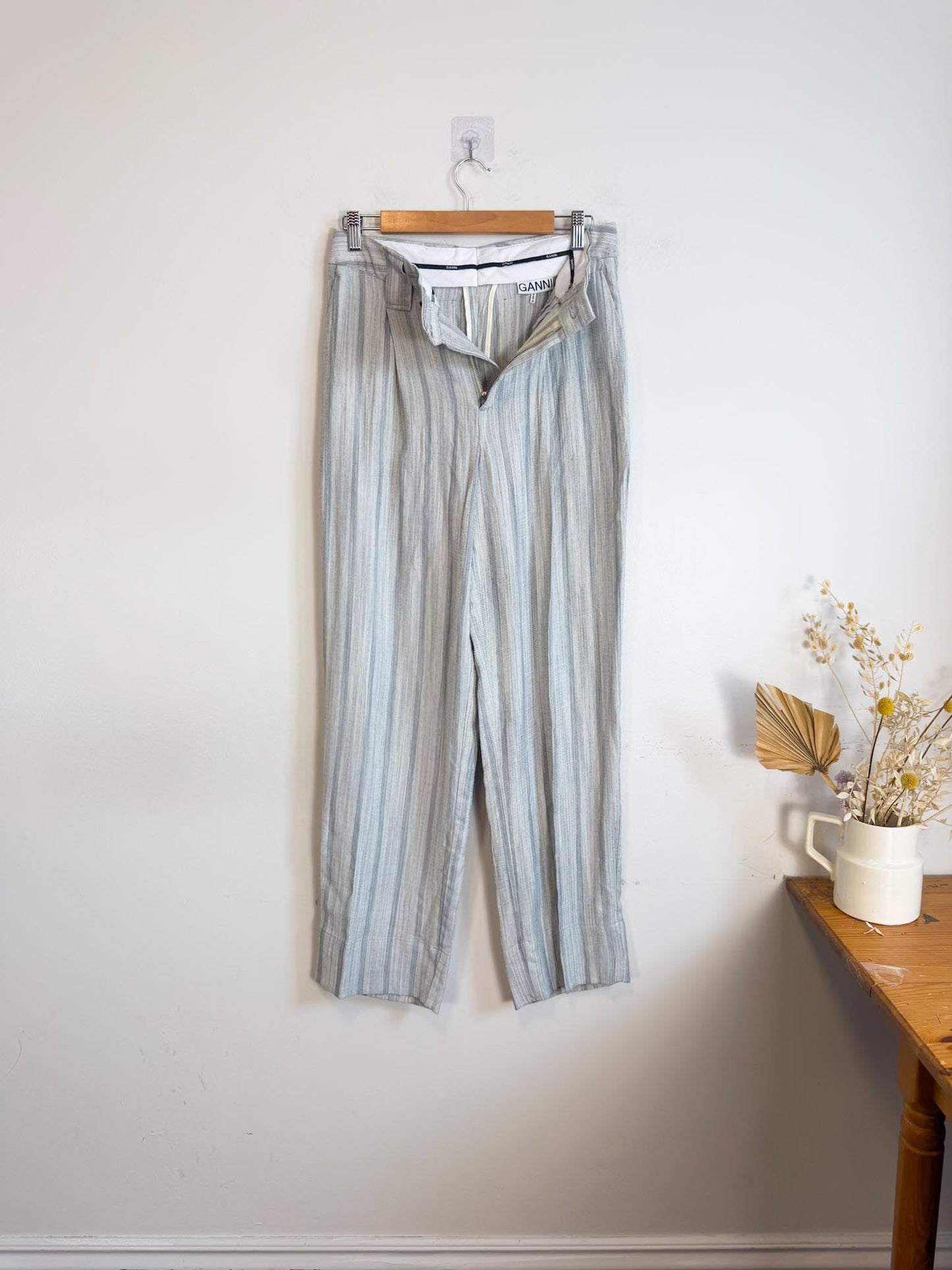 GANNI Striped Rayon Trousers in Grey (Size 6)