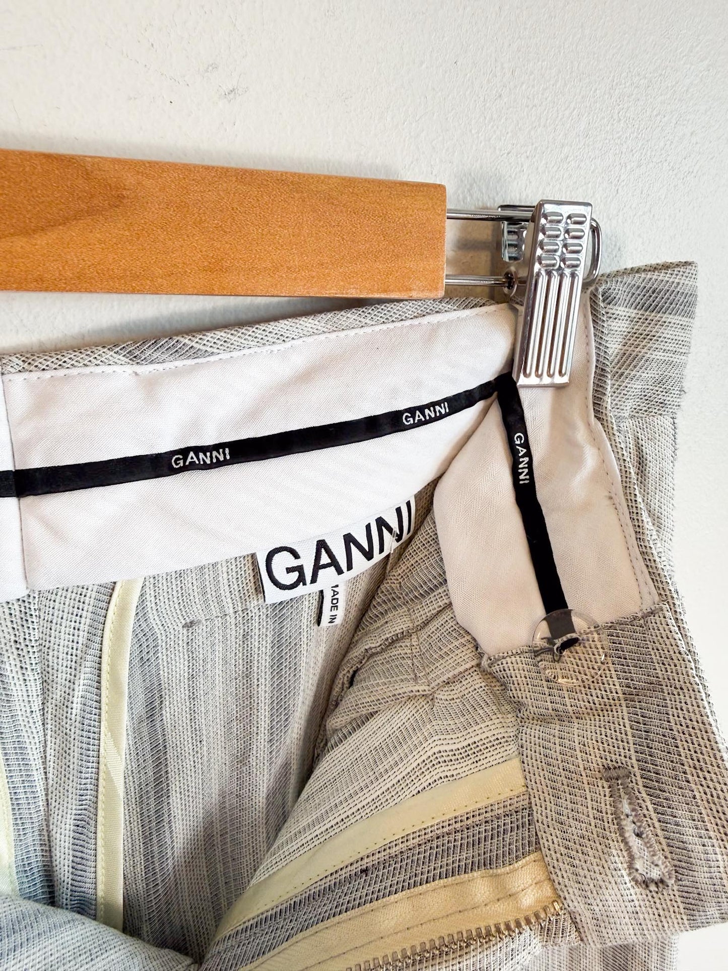 GANNI Striped Rayon Trousers in Grey (Size 6)