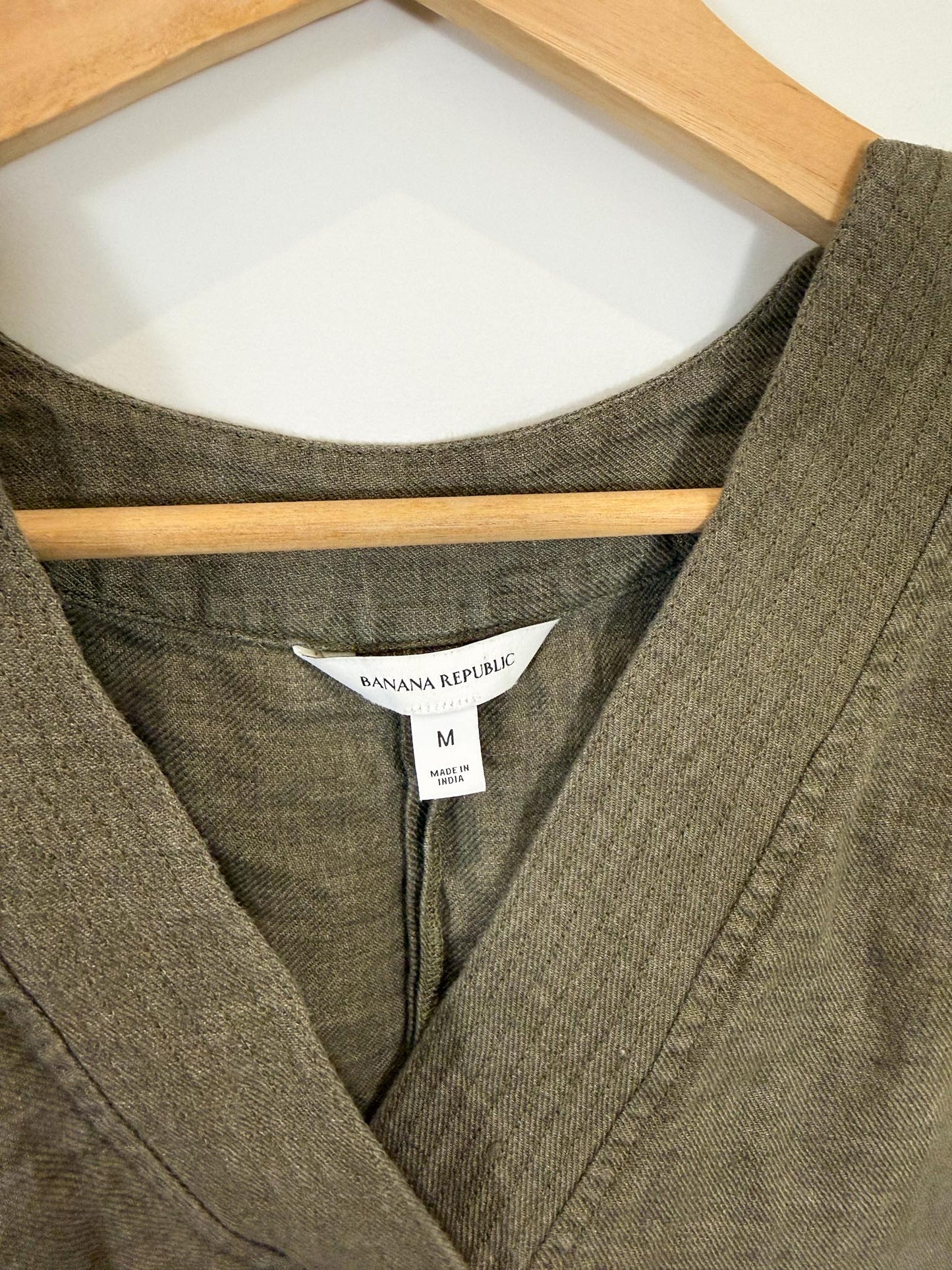 Banana Republic Linen Top in Dark Green (Size M)