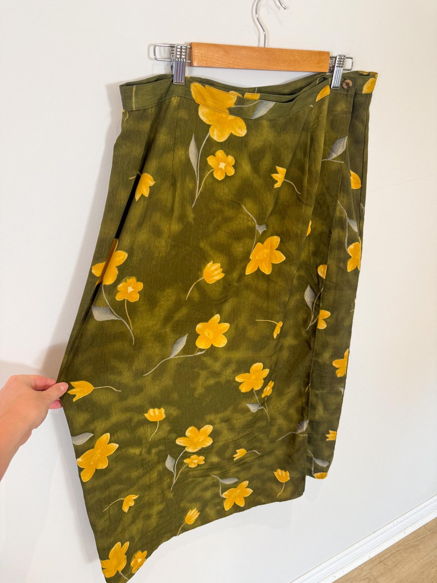 Vintage Floral Skirt in Green / Mustard (Size L/XL)