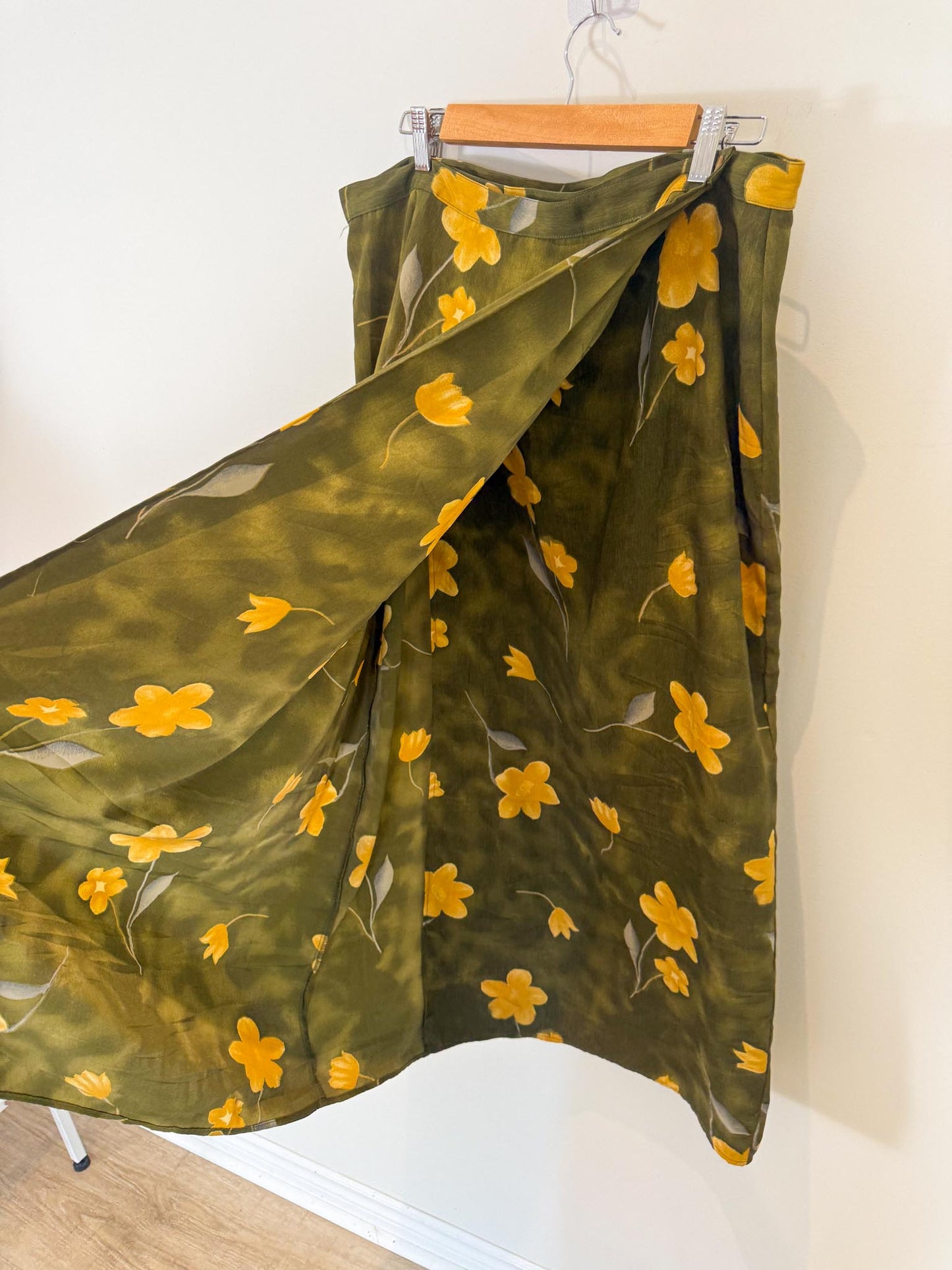 Vintage Floral Skirt in Green / Mustard (Size L/XL)
