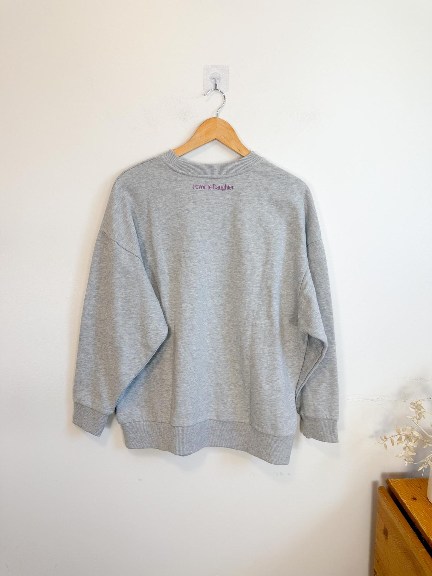 Favourite Daughter "Mom's Favourite Crewneck in Grey" (Size M)
